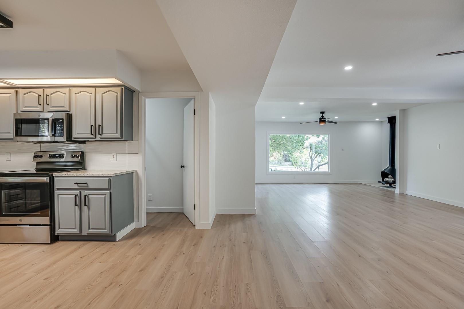 568 W Quill Dr, San Antonio, TX 78228