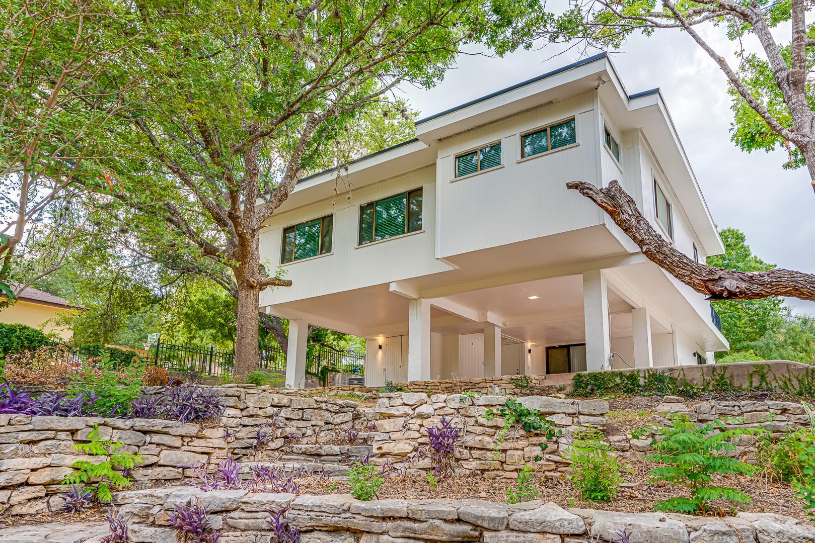 568 W Quill Dr, San Antonio, TX 78228