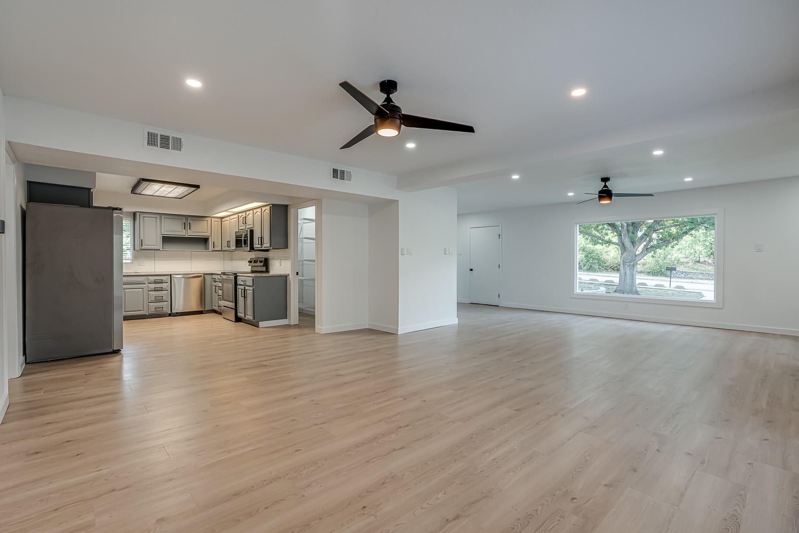 568 W Quill Dr, San Antonio, TX 78228