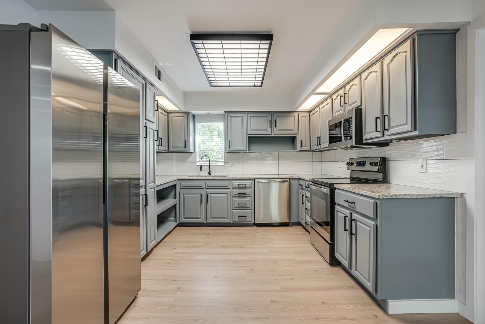 568 W Quill Dr, San Antonio, TX 78228