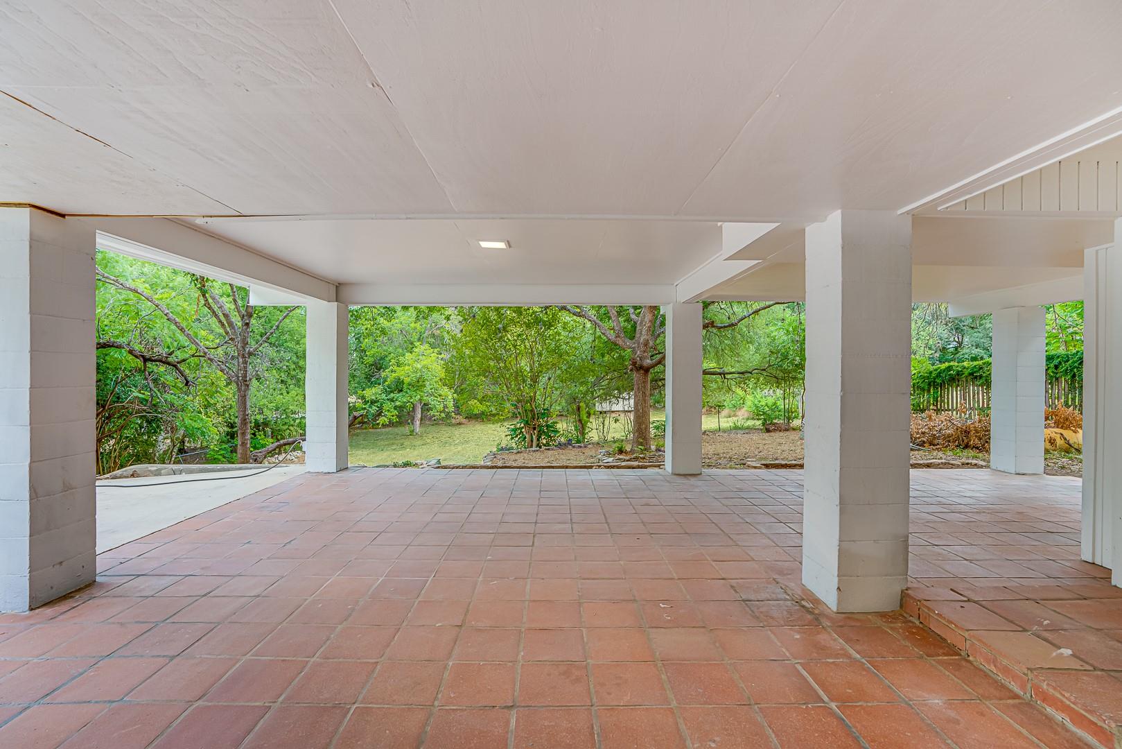 568 W Quill Dr, San Antonio, TX 78228