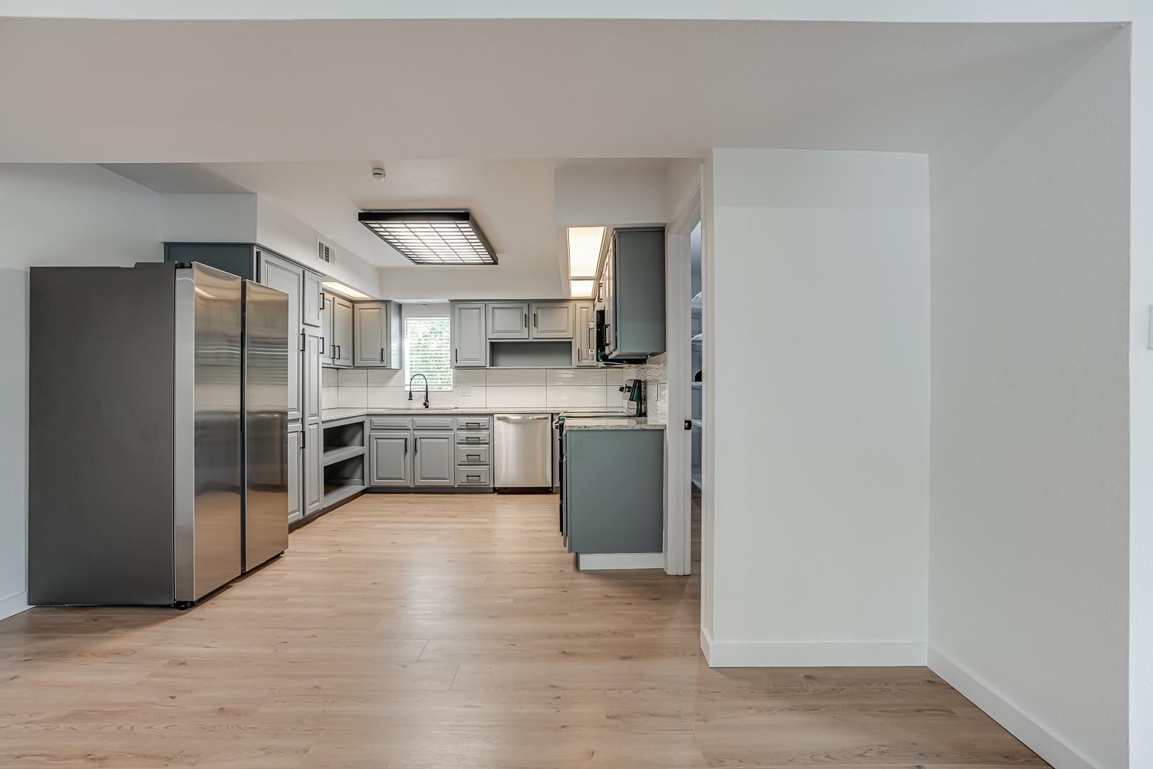 568 W Quill Dr, San Antonio, TX 78228