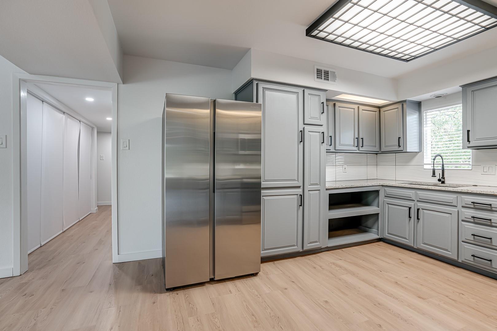 568 W Quill Dr, San Antonio, TX 78228