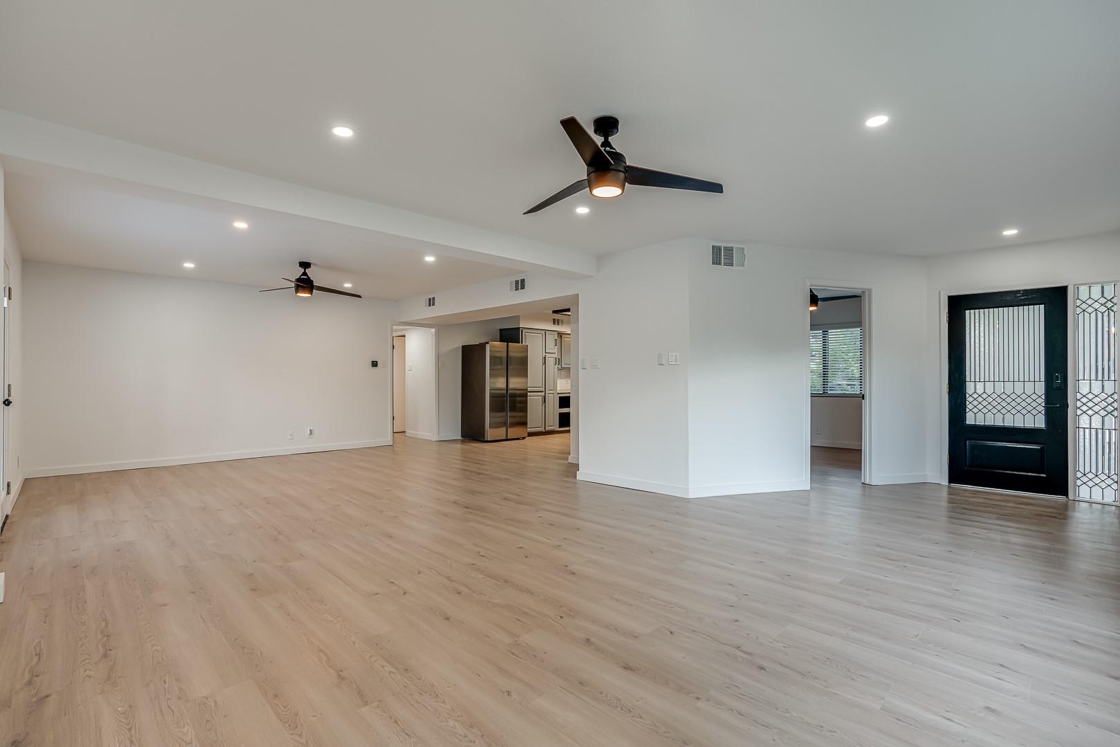 568 W Quill Dr, San Antonio, TX 78228