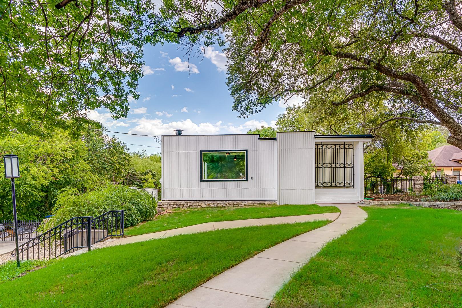 568 W Quill Dr, San Antonio, TX 78228