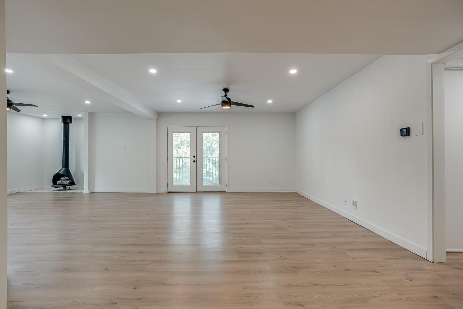 568 W Quill Dr, San Antonio, TX 78228