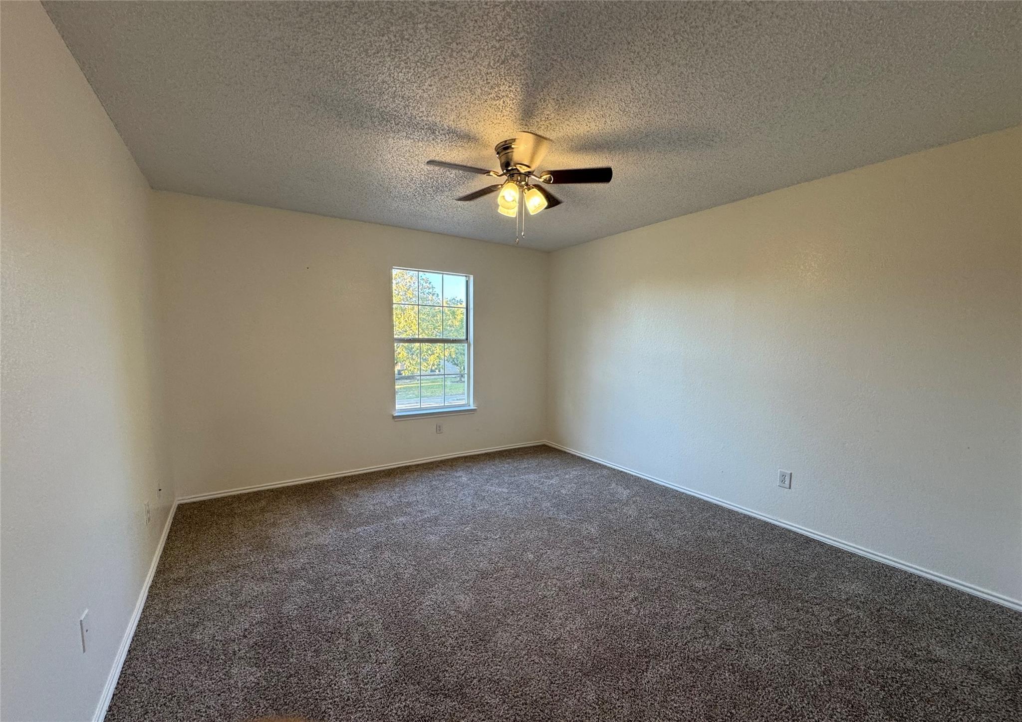 1905 Hollow Tree Blvd, Round Rock, TX 78681