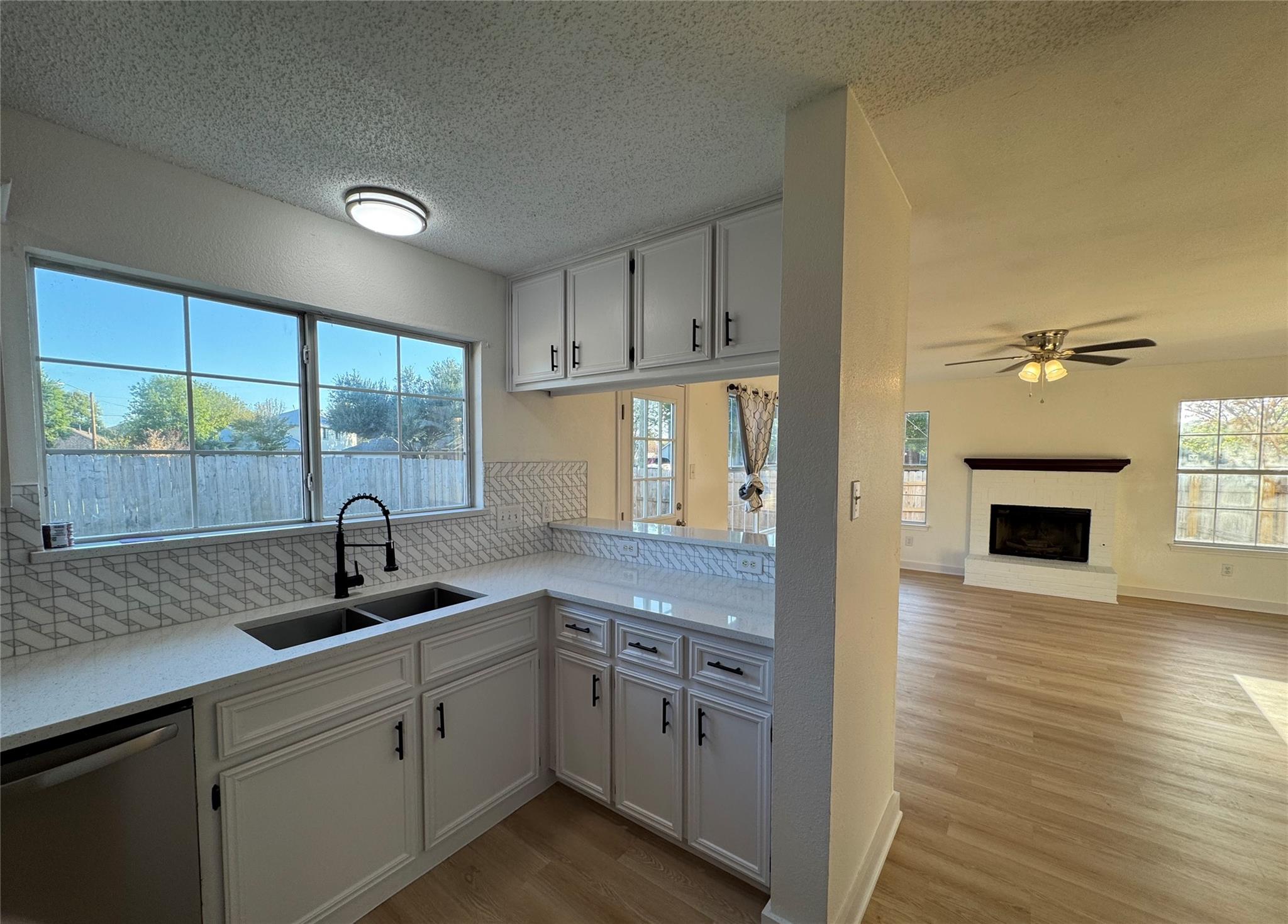 1905 Hollow Tree Blvd, Round Rock, TX 78681