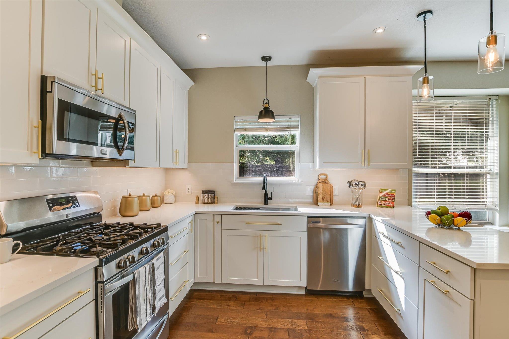 3231 Foothills Trl, Round Rock, TX 78681