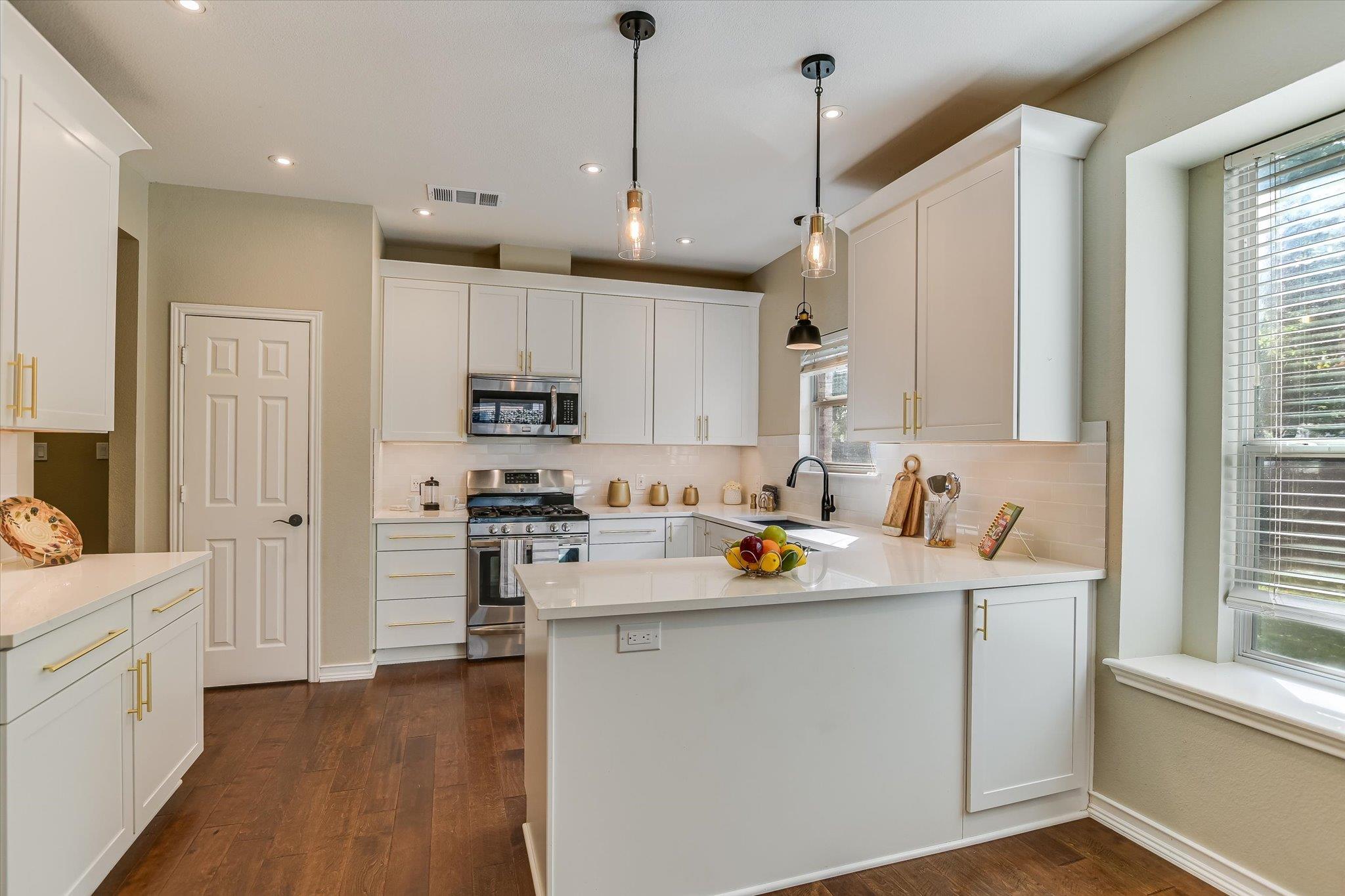 3231 Foothills Trl, Round Rock, TX 78681