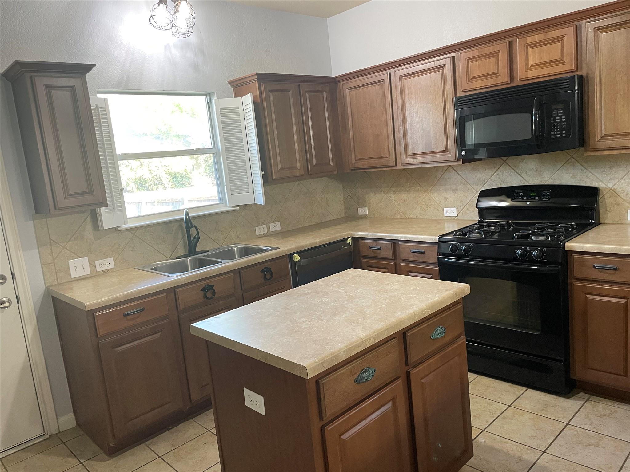 7440 Montezuma St, Austin, TX 78744