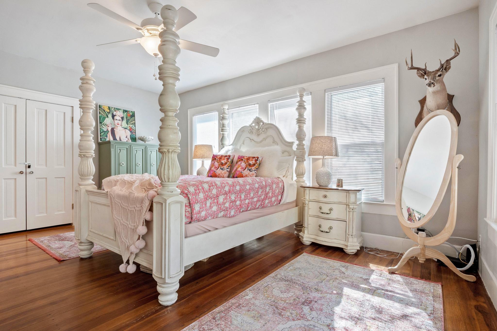 1025 Lake Shore Dr, Spicewood, TX 78669