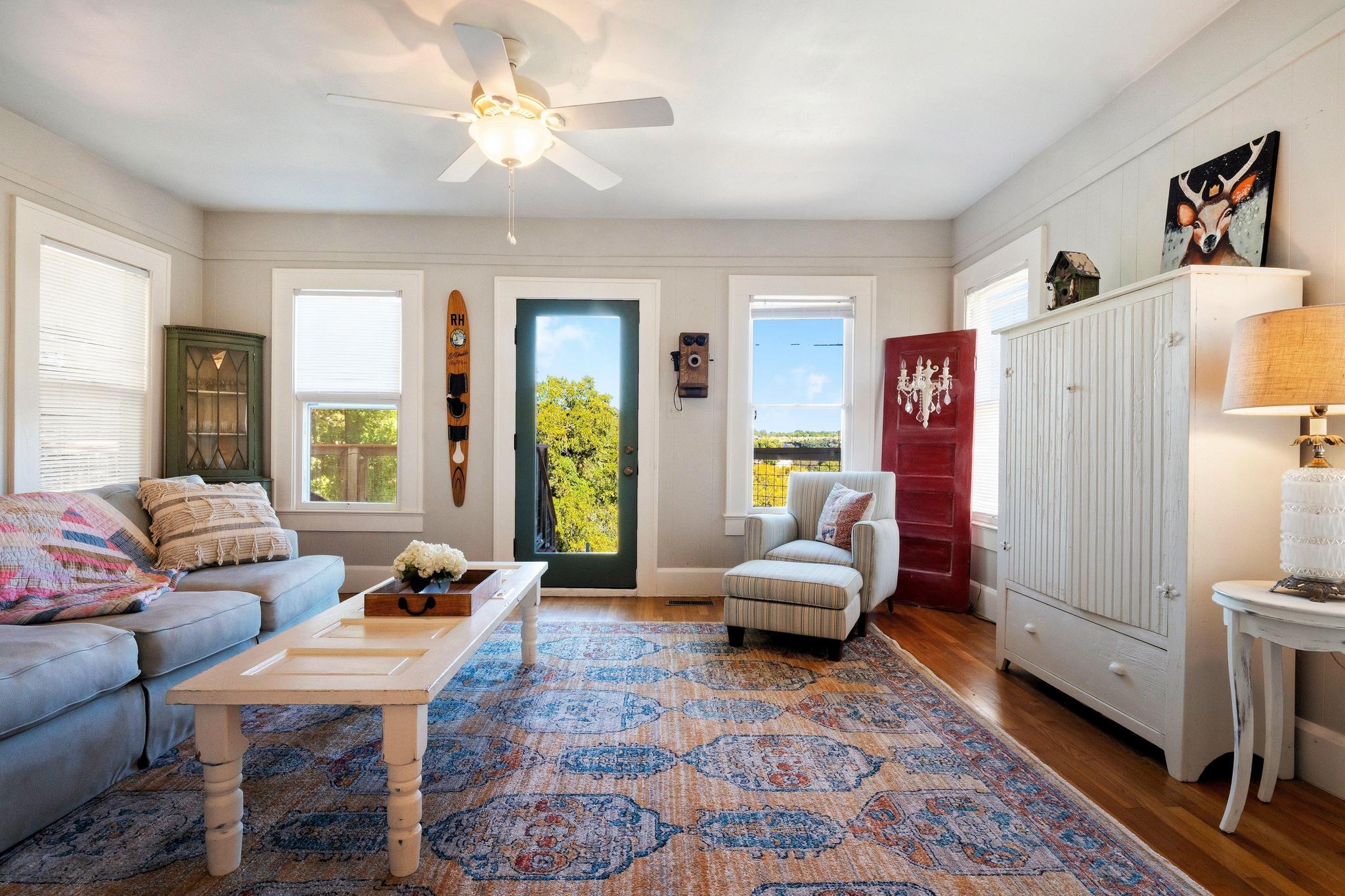 1025 Lake Shore Dr, Spicewood, TX 78669