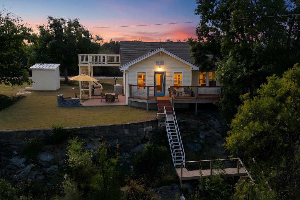 1025 Lake Shore Dr, Spicewood, TX 78669