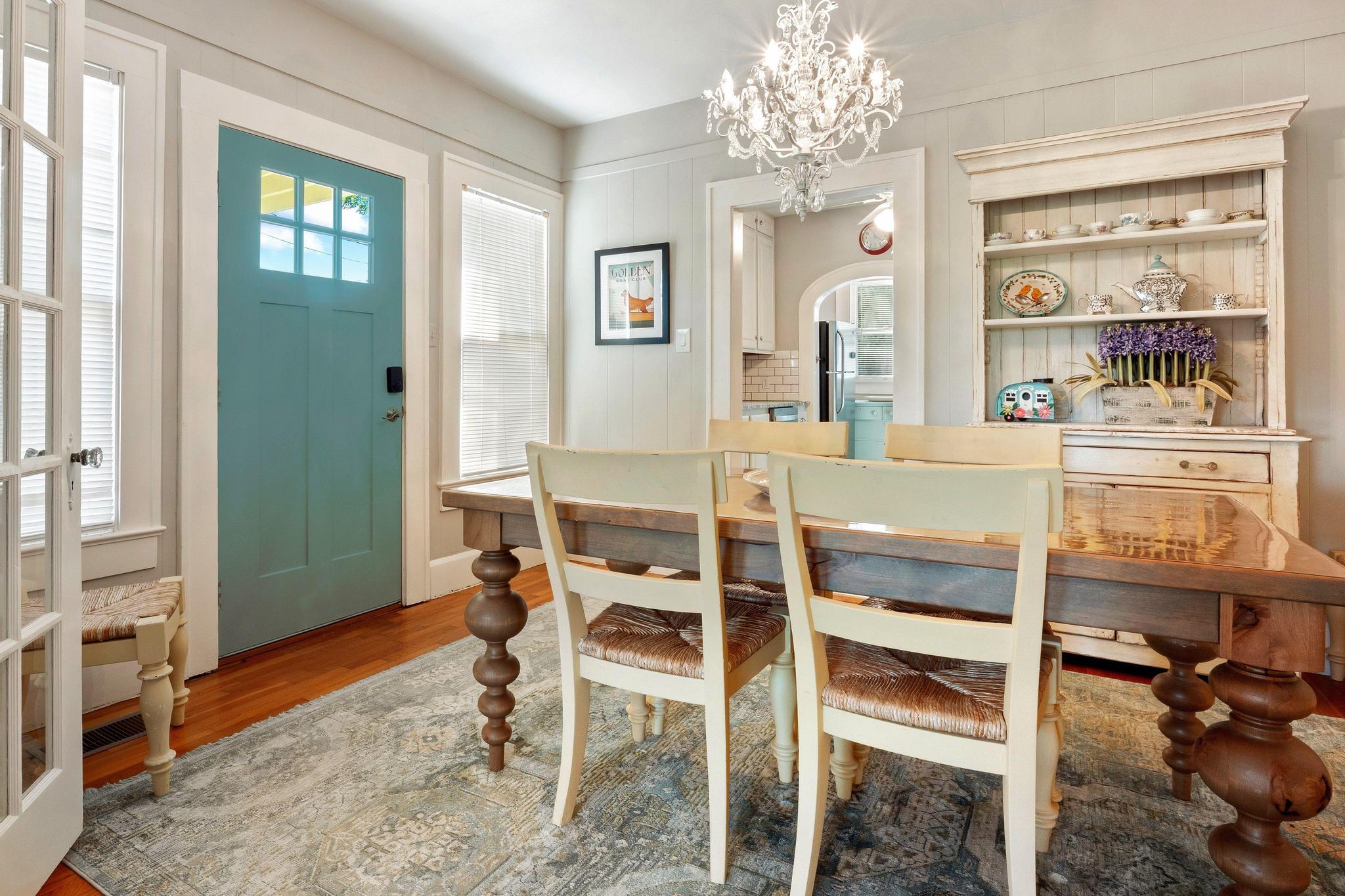 1025 Lake Shore Dr, Spicewood, TX 78669