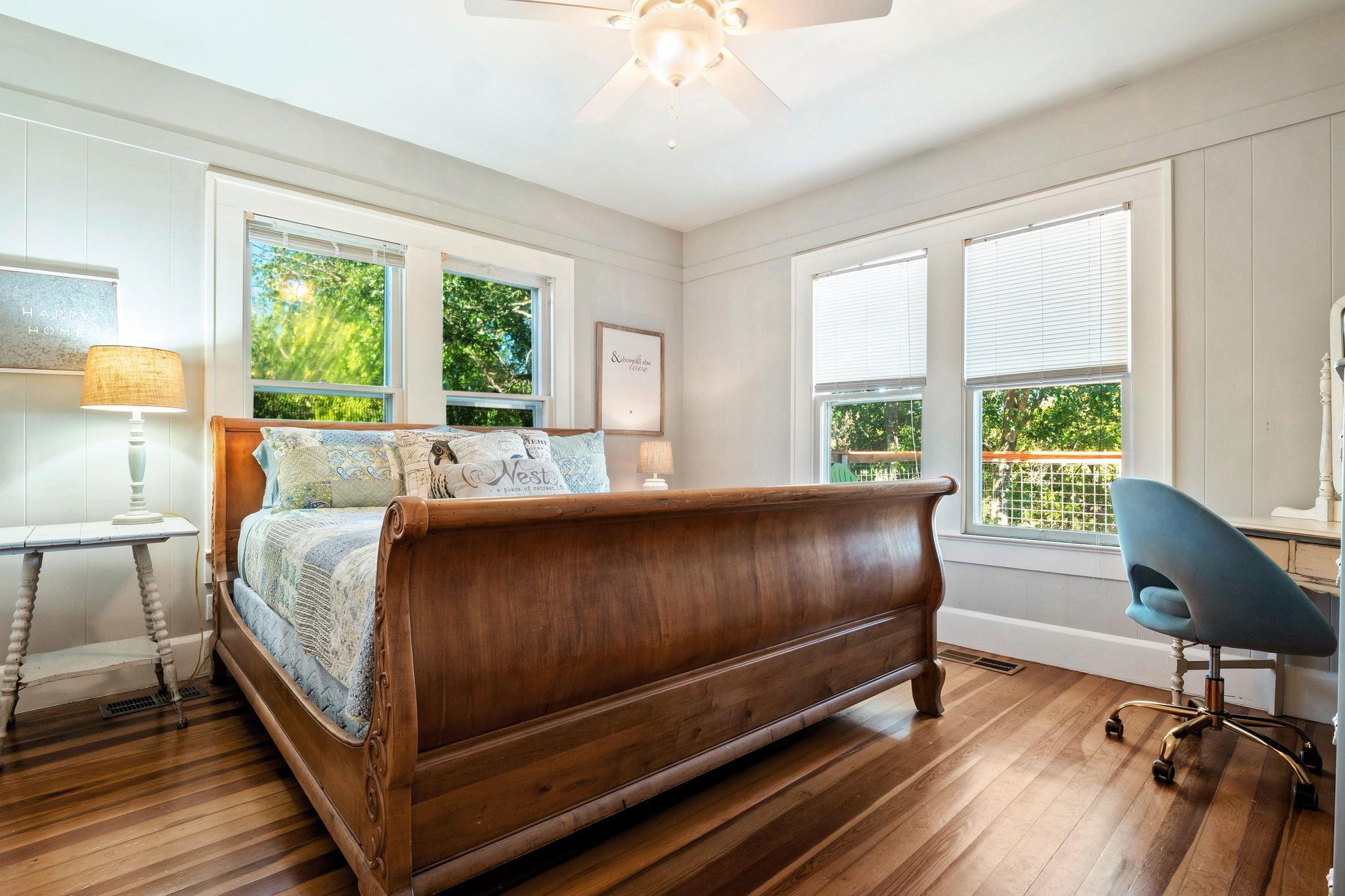 1025 Lake Shore Dr, Spicewood, TX 78669