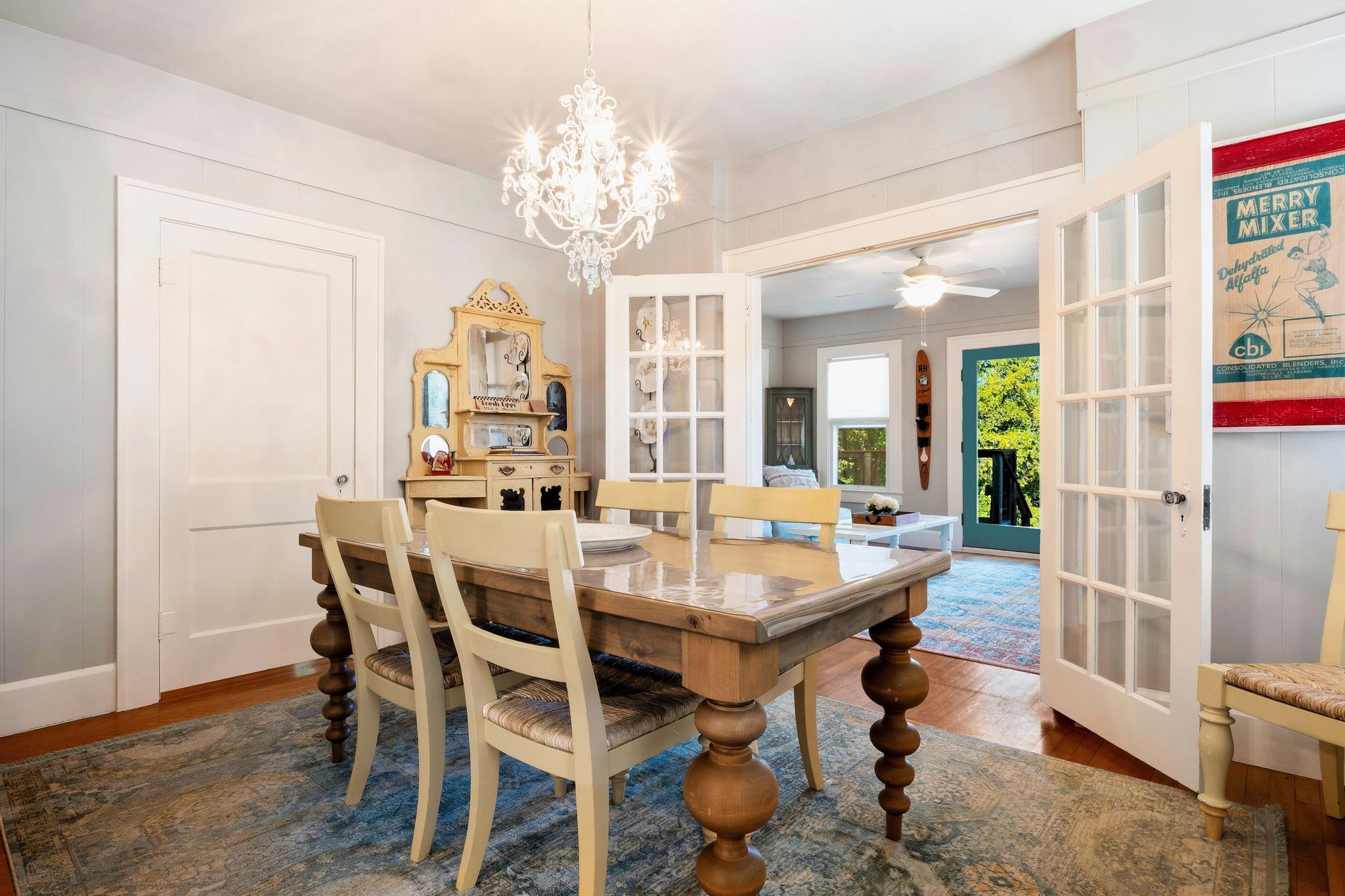 1025 Lake Shore Dr, Spicewood, TX 78669