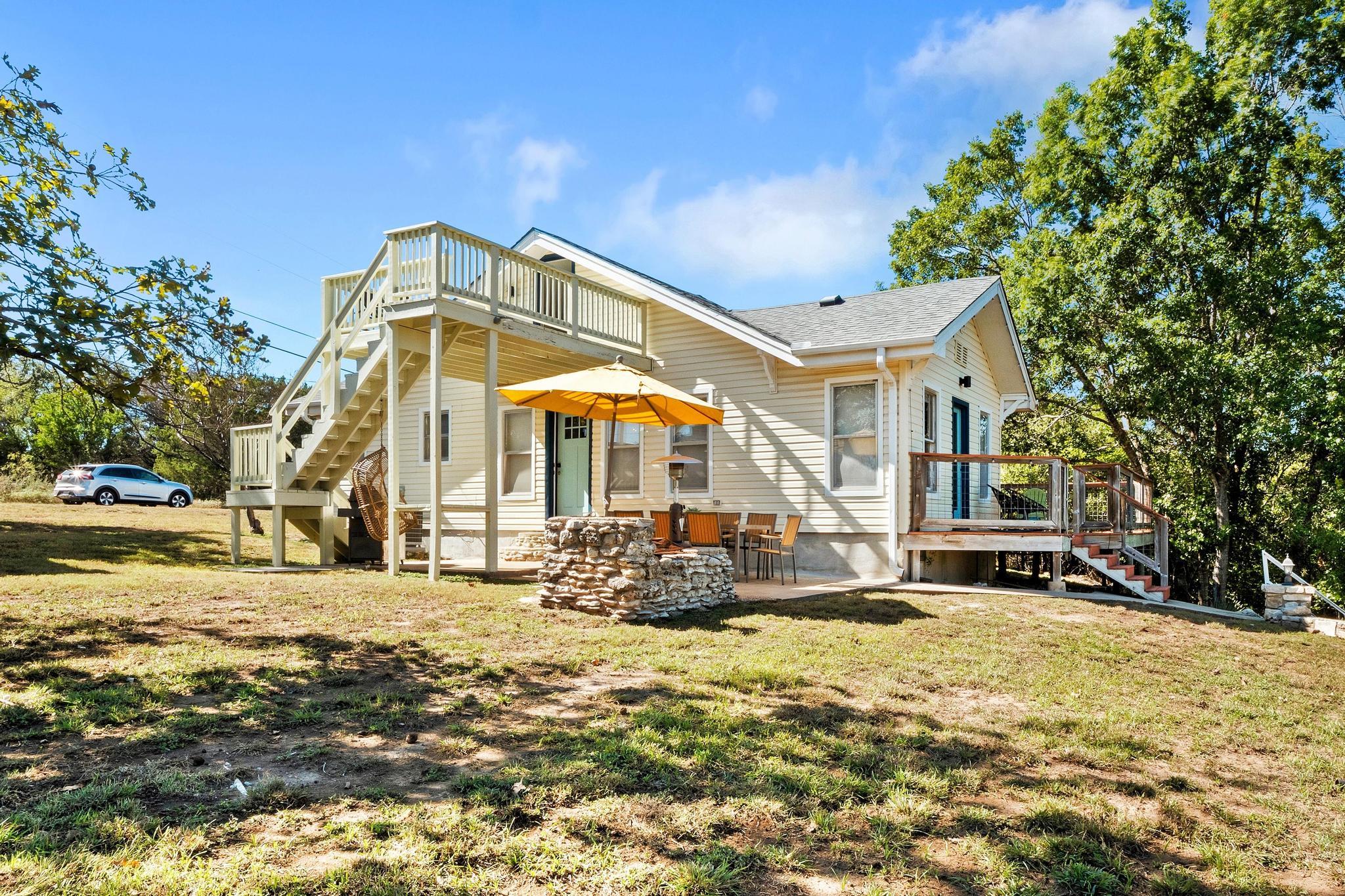 1025 Lake Shore Dr, Spicewood, TX 78669