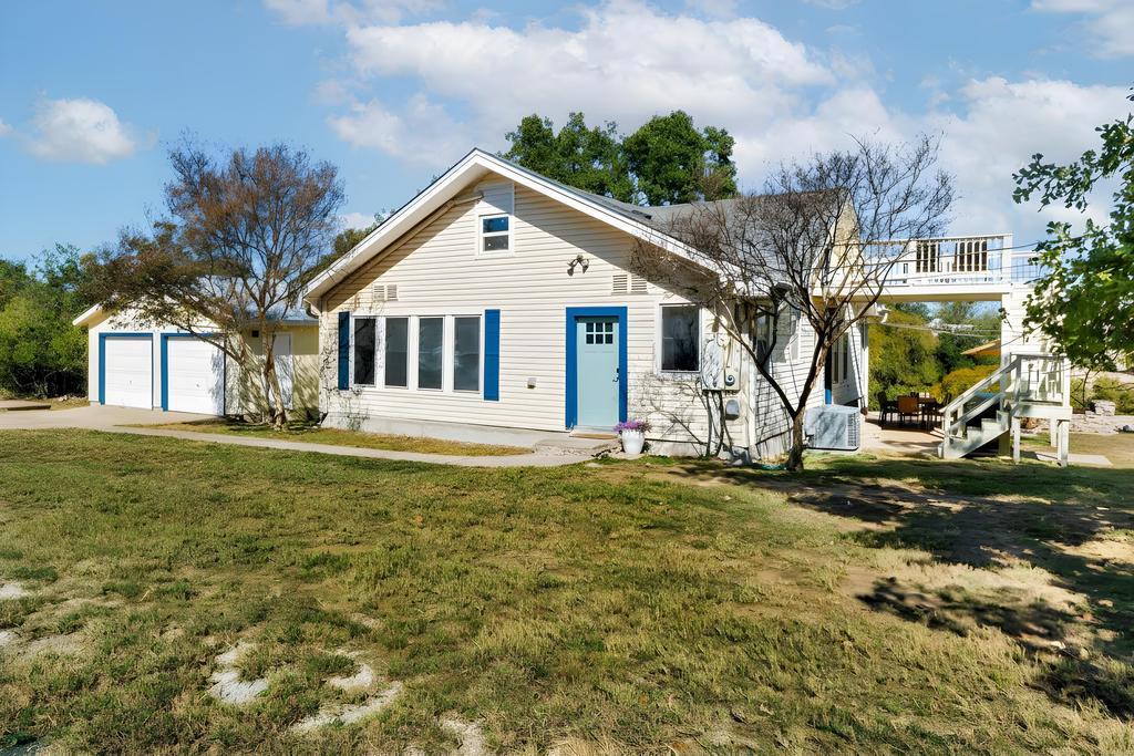 1025 Lake Shore Dr, Spicewood, TX 78669