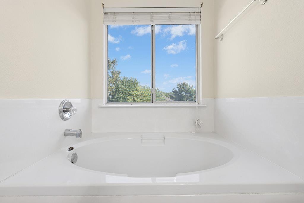 7201 Proud Panda Dr, Del Valle, TX 78617