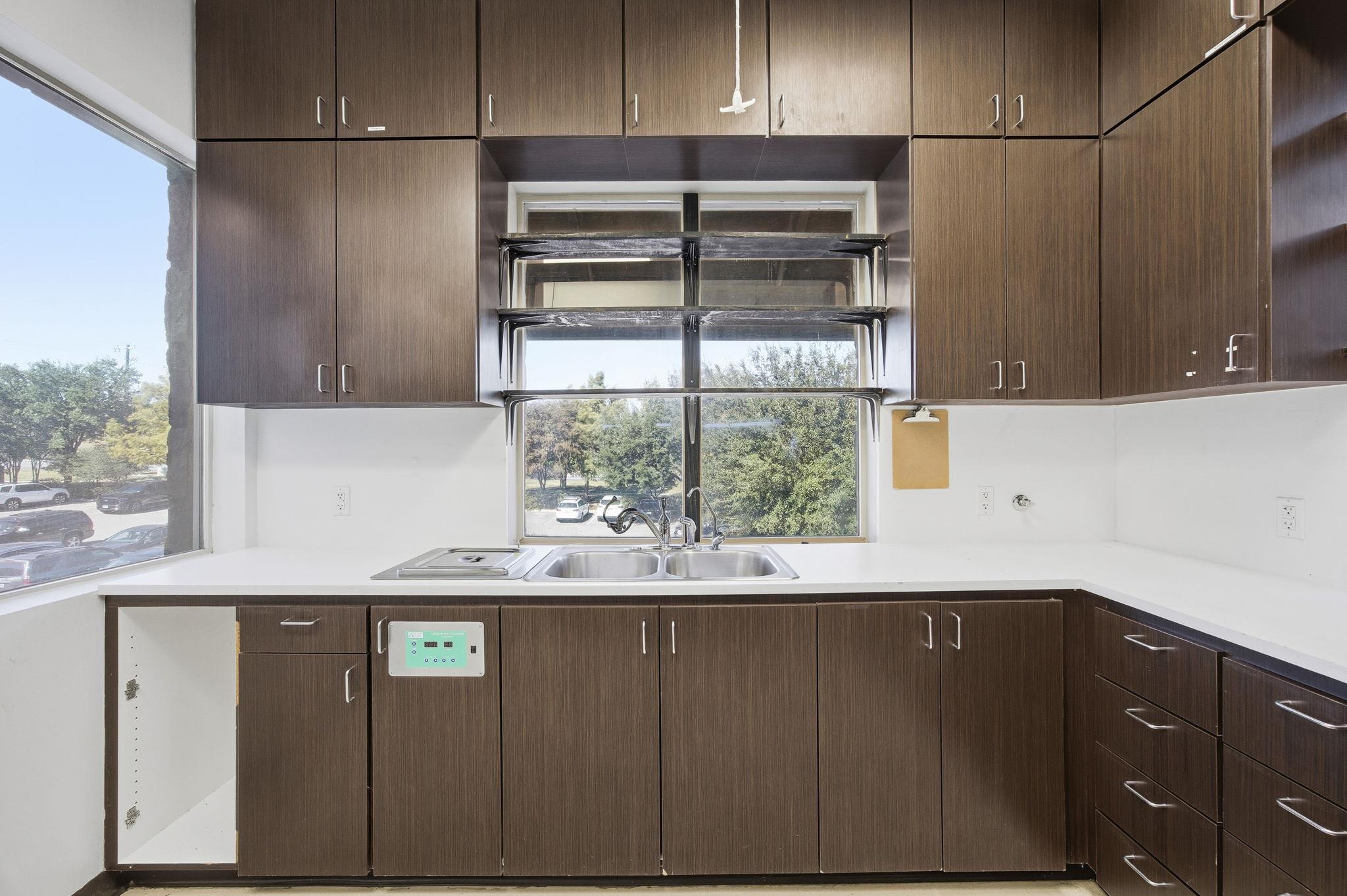 4010 Sandy Brook Dr # 204, Round Rock, TX 78665