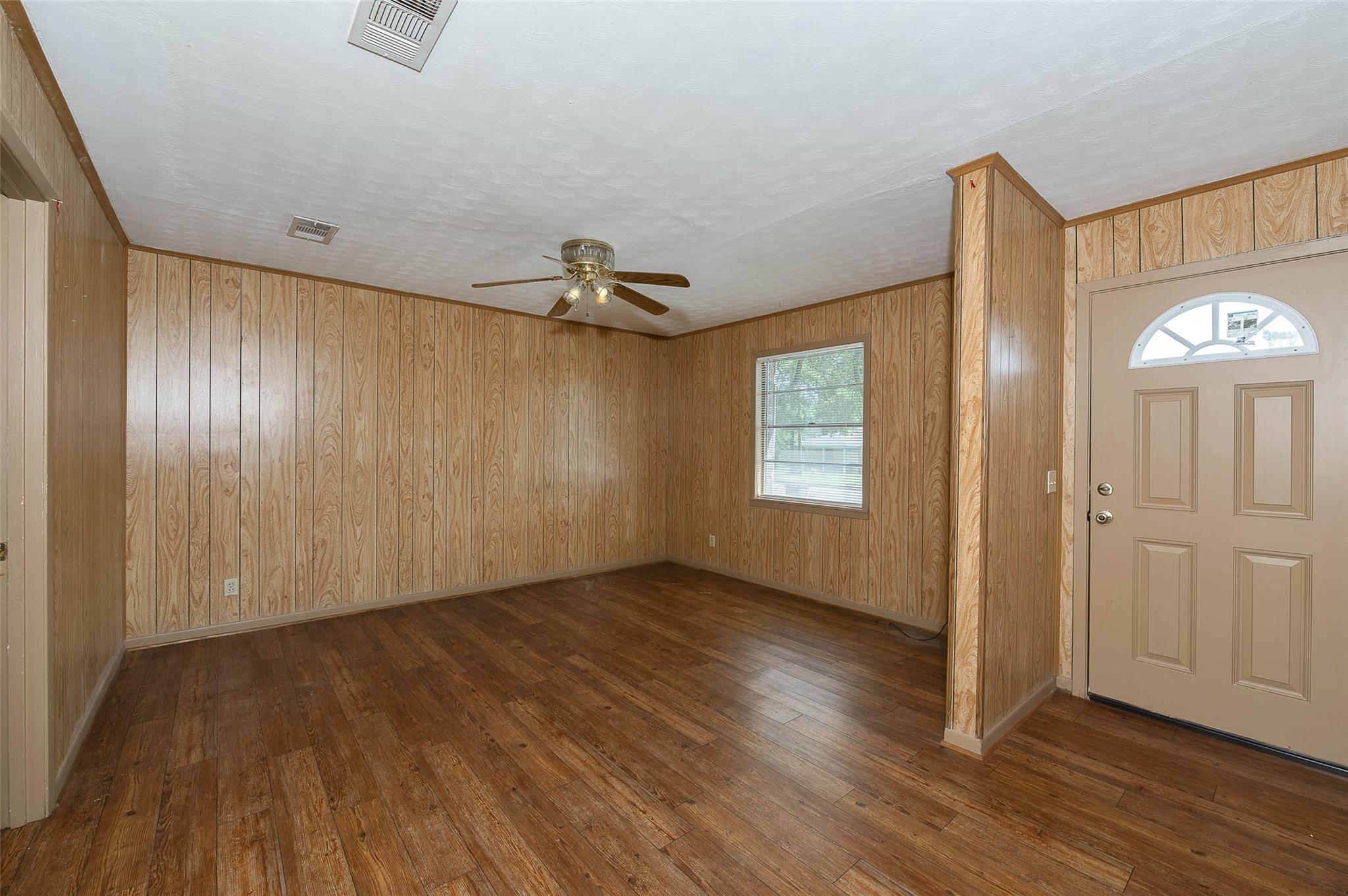 507 N Echols Street, Caldwell, TX 77836