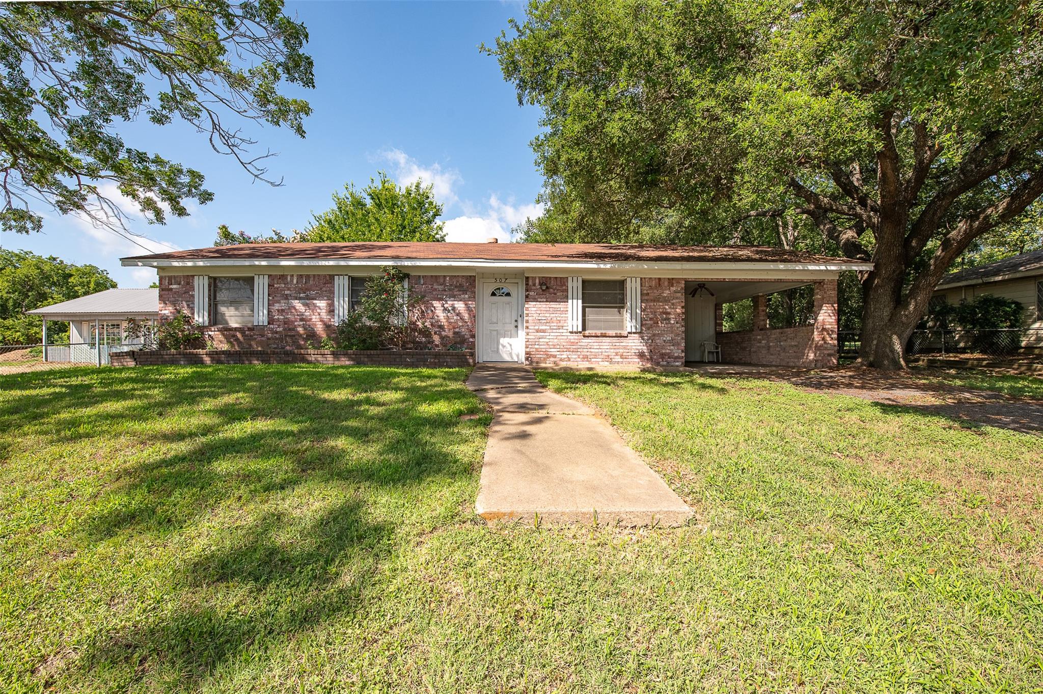 507 N Echols Street, Caldwell, TX 77836