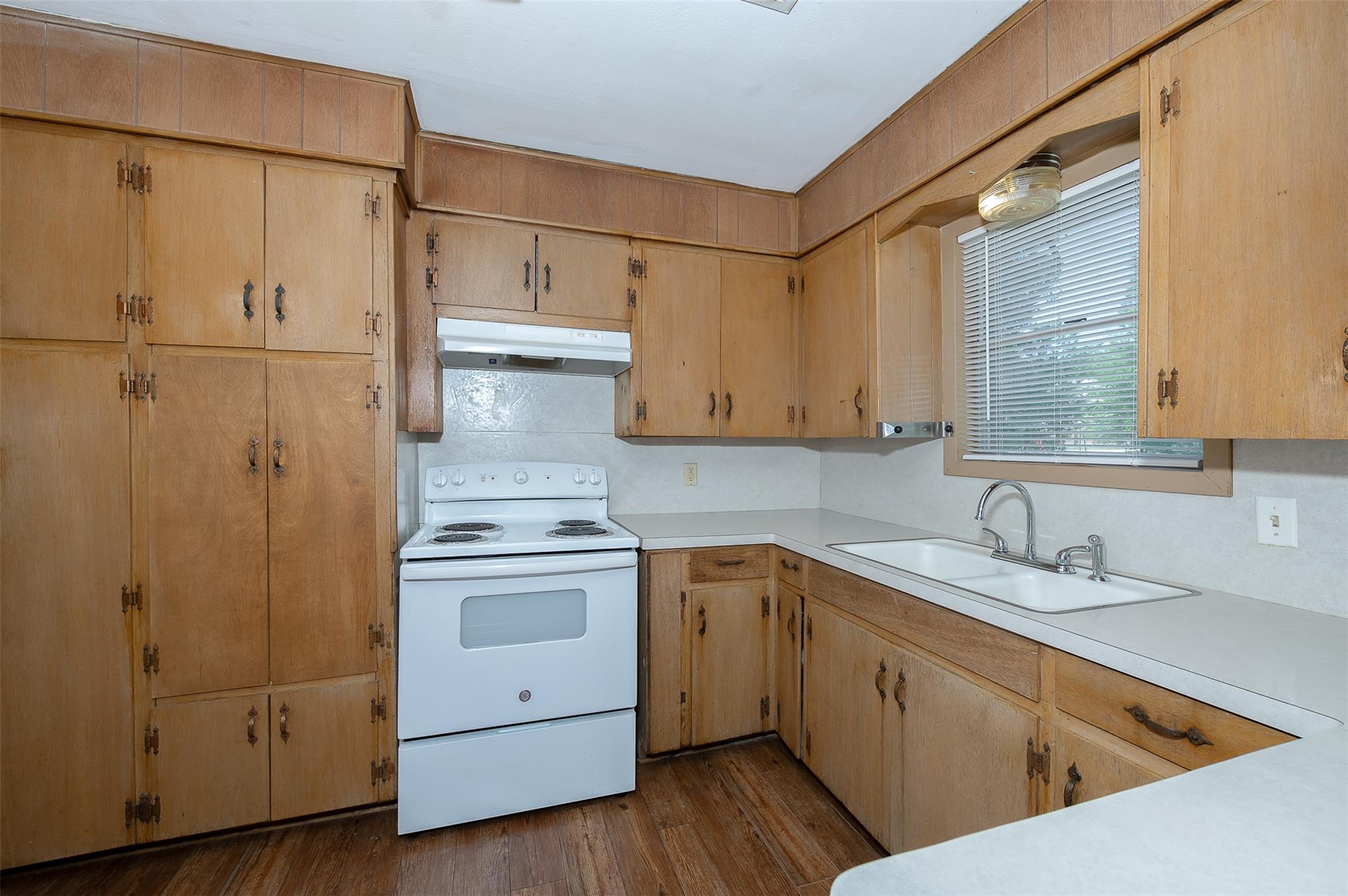 507 N Echols Street, Caldwell, TX 77836