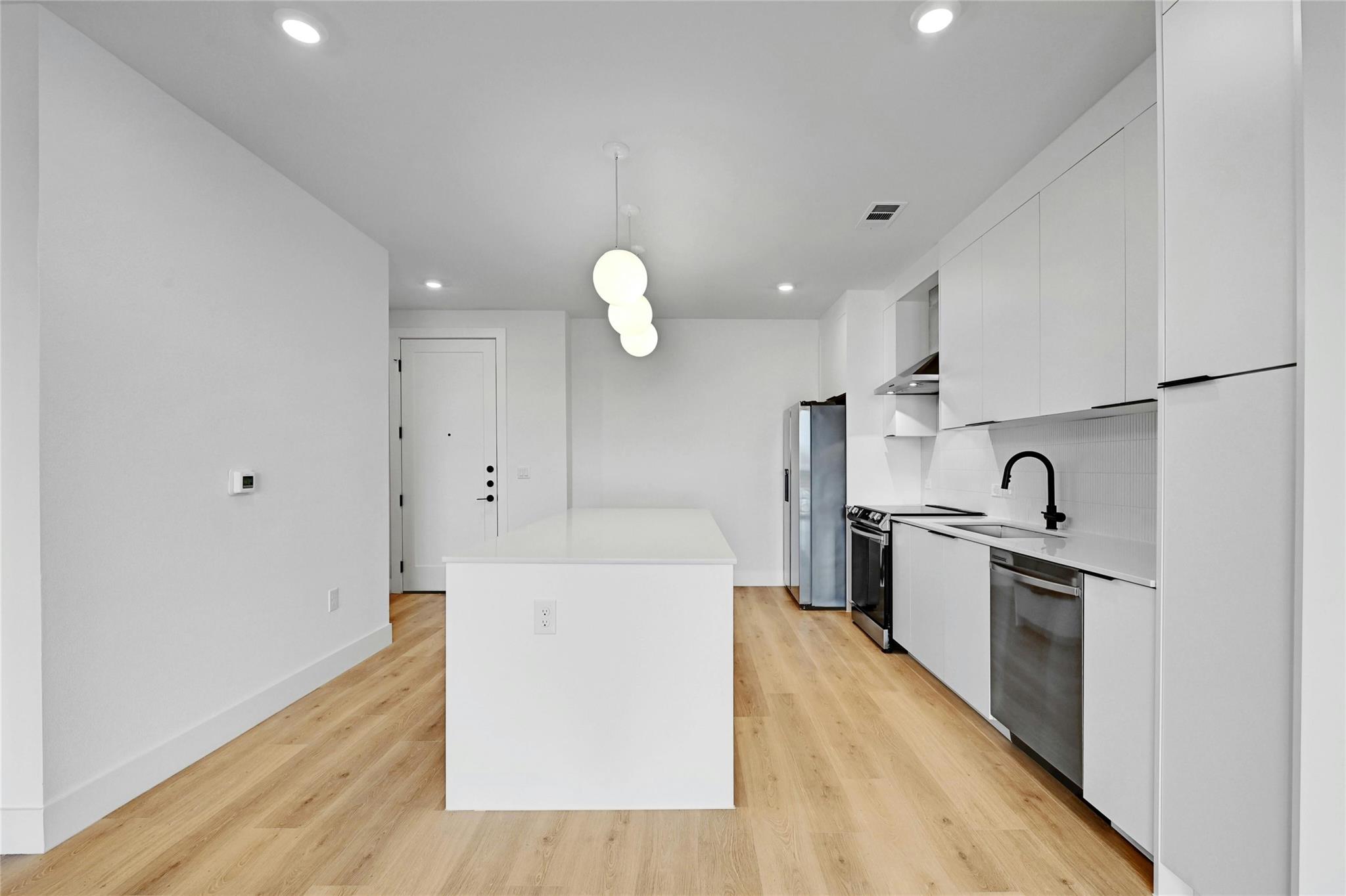 1701 Simond Ave # 518, Austin, TX 78723