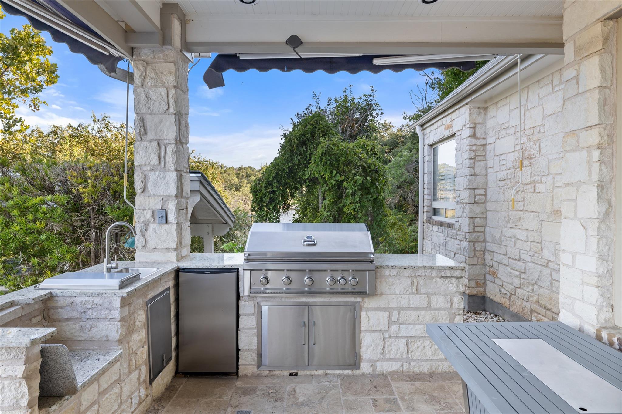 805 Brooks Hollow Rd, Lakeway, TX 78734