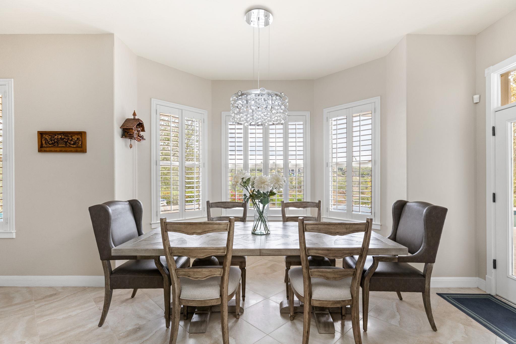 805 Brooks Hollow Rd, Lakeway, TX 78734