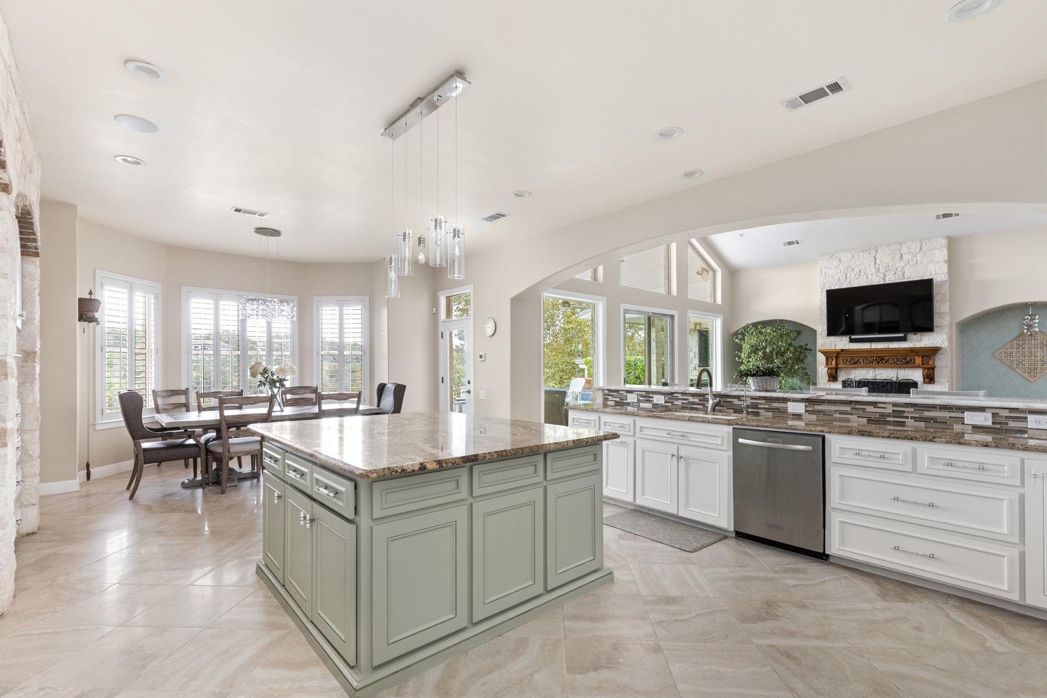 805 Brooks Hollow Rd, Lakeway, TX 78734