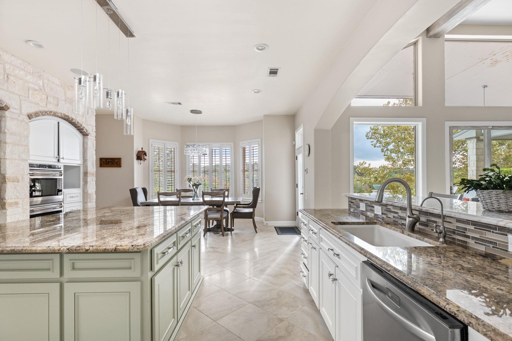 805 Brooks Hollow Rd, Lakeway, TX 78734