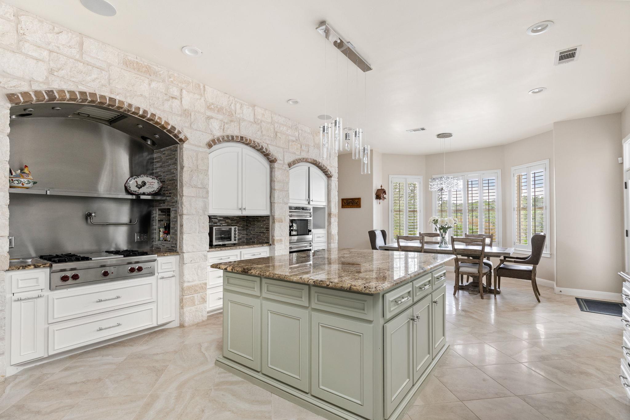 805 Brooks Hollow Rd, Lakeway, TX 78734