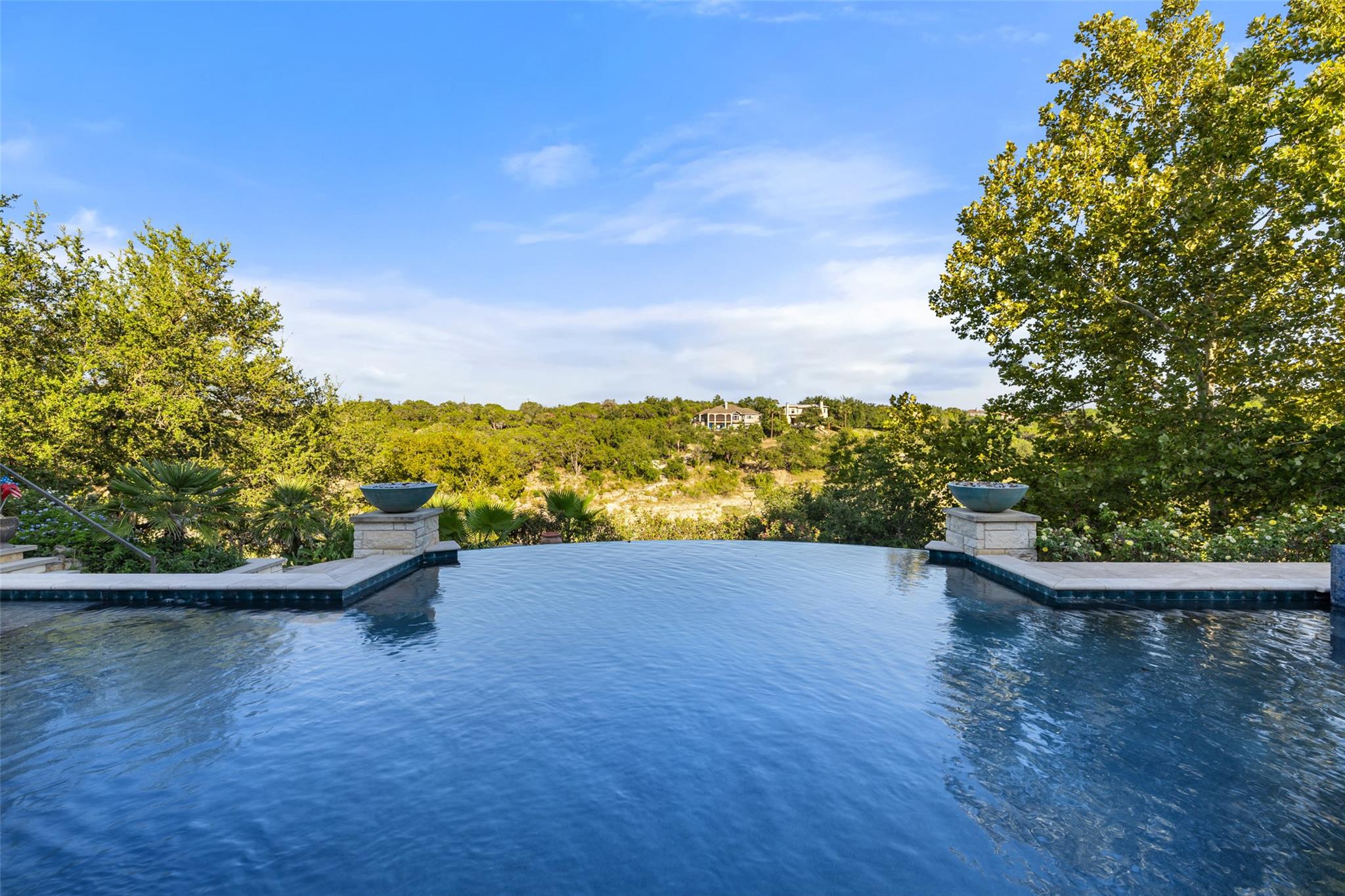 805 Brooks Hollow Rd, Lakeway, TX 78734