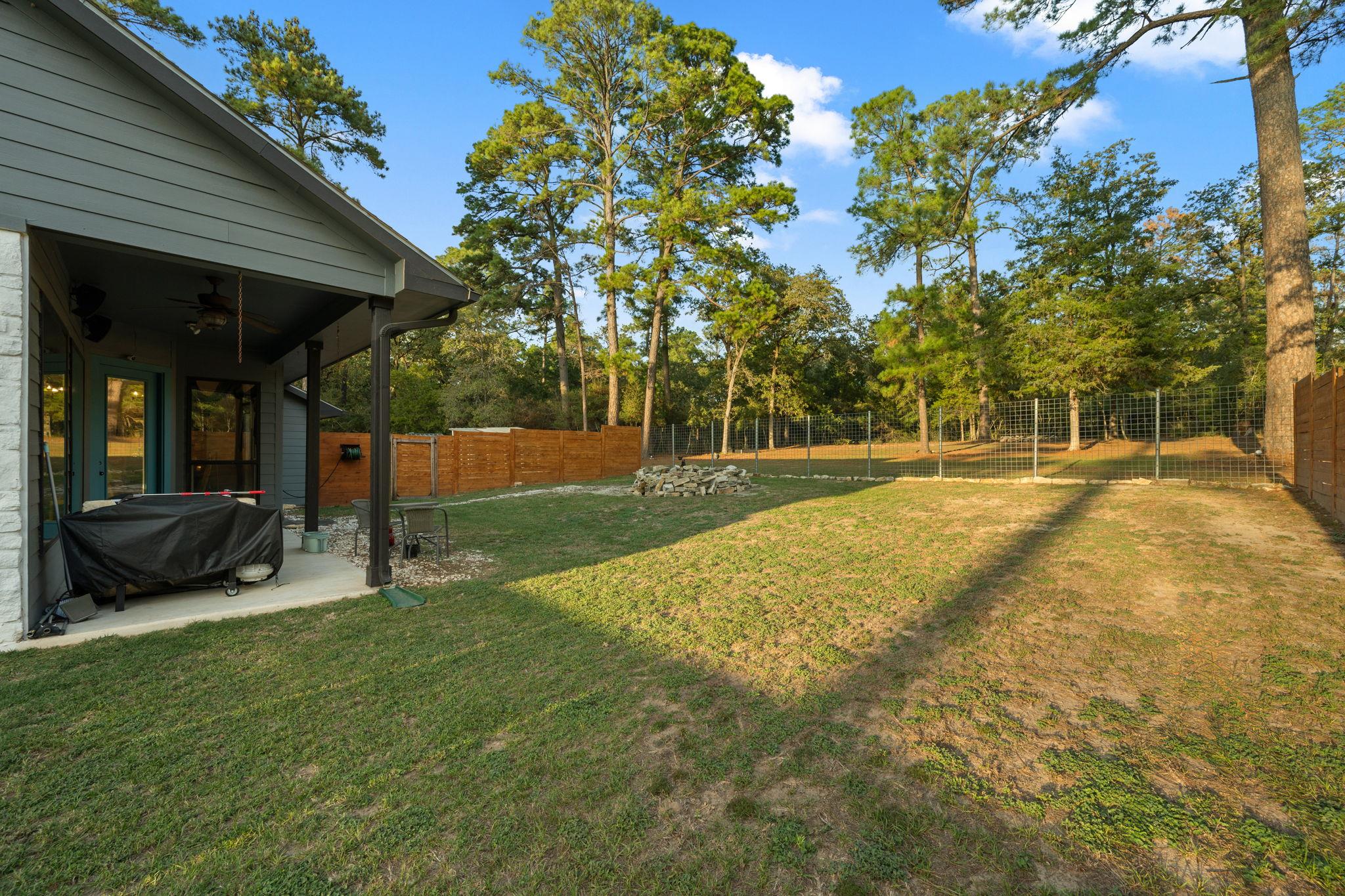 402 Pine Tree Loop, Bastrop, TX 78602