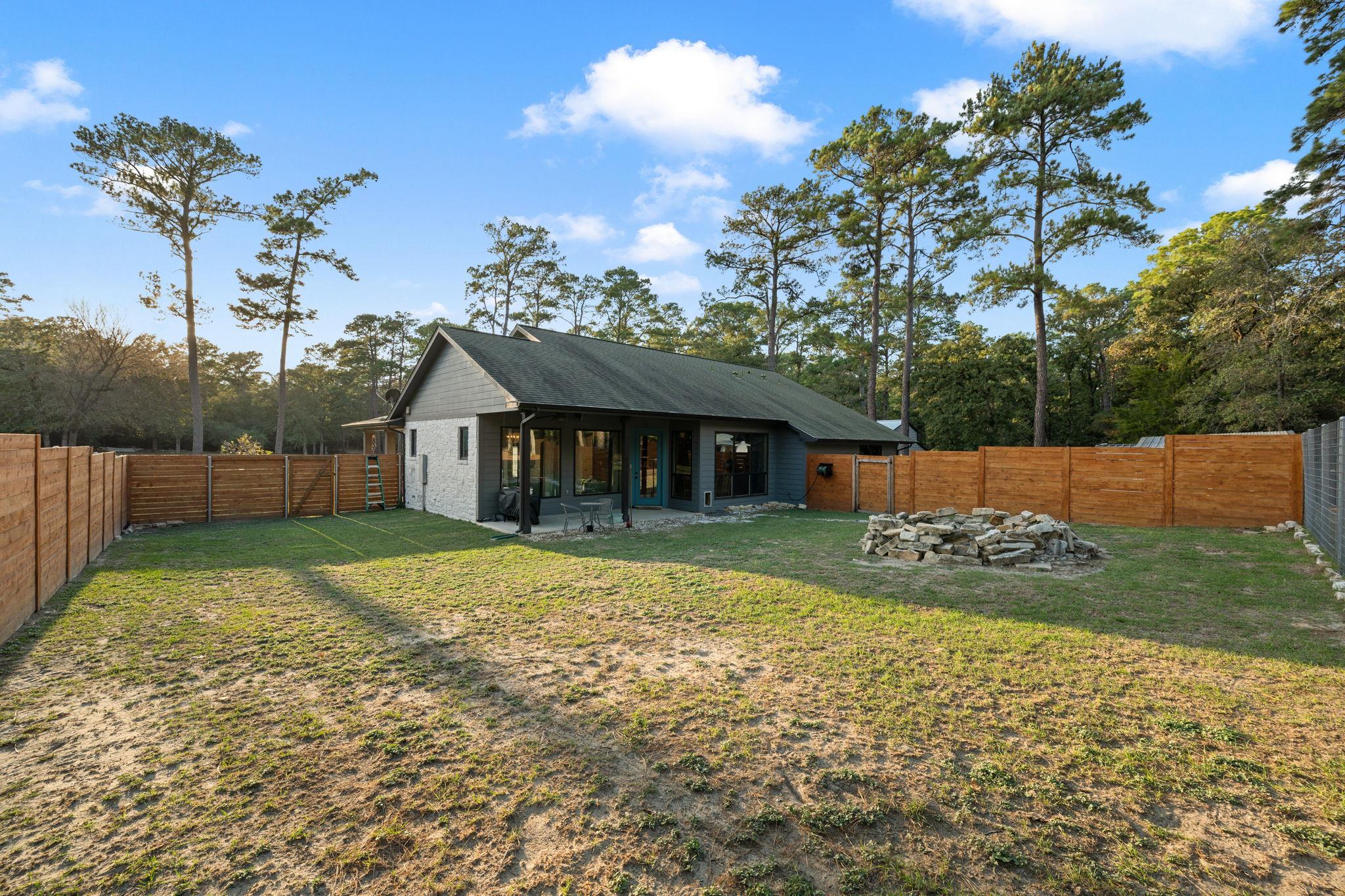 402 Pine Tree Loop, Bastrop, TX 78602