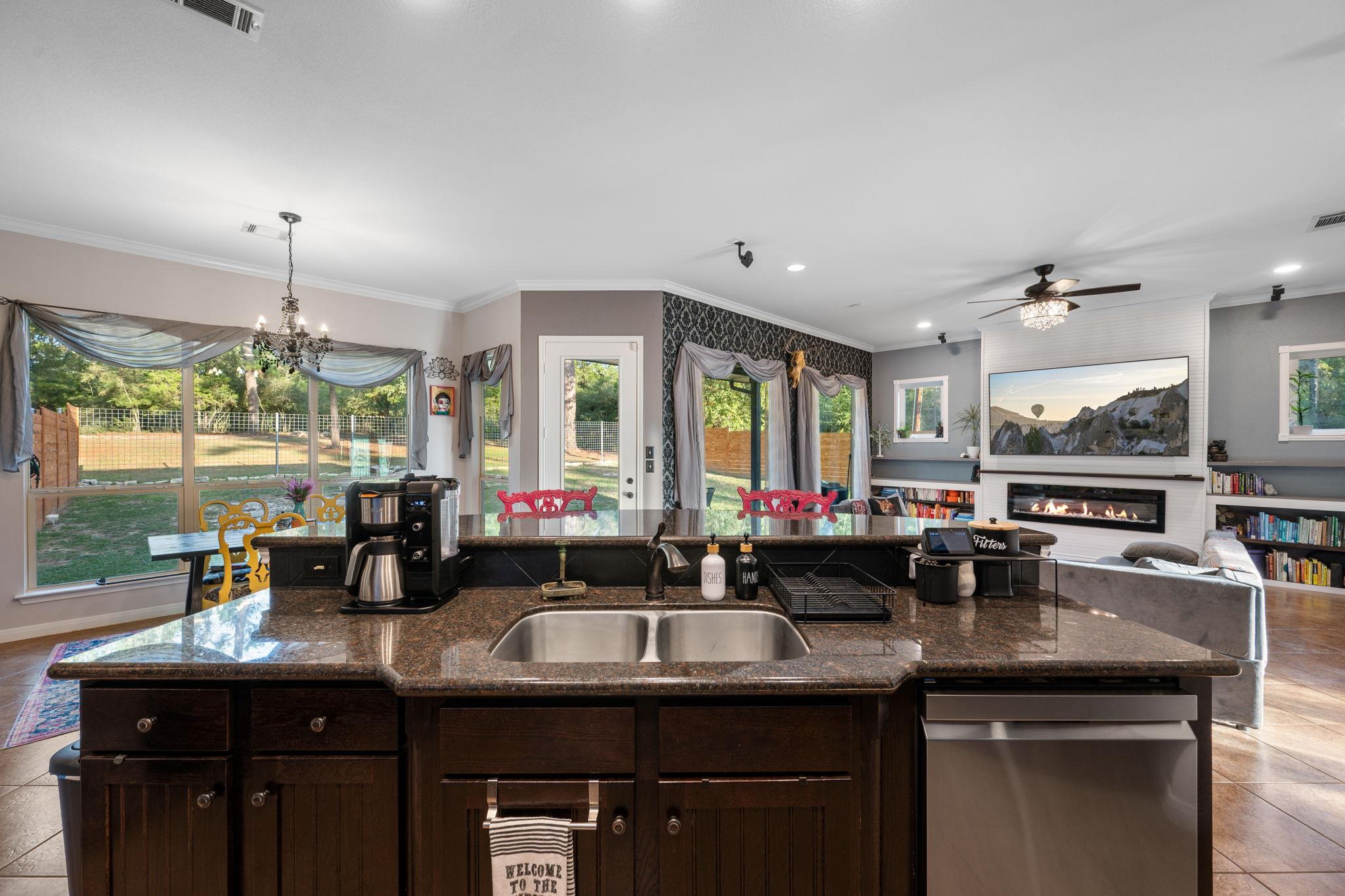 402 Pine Tree Loop, Bastrop, TX 78602