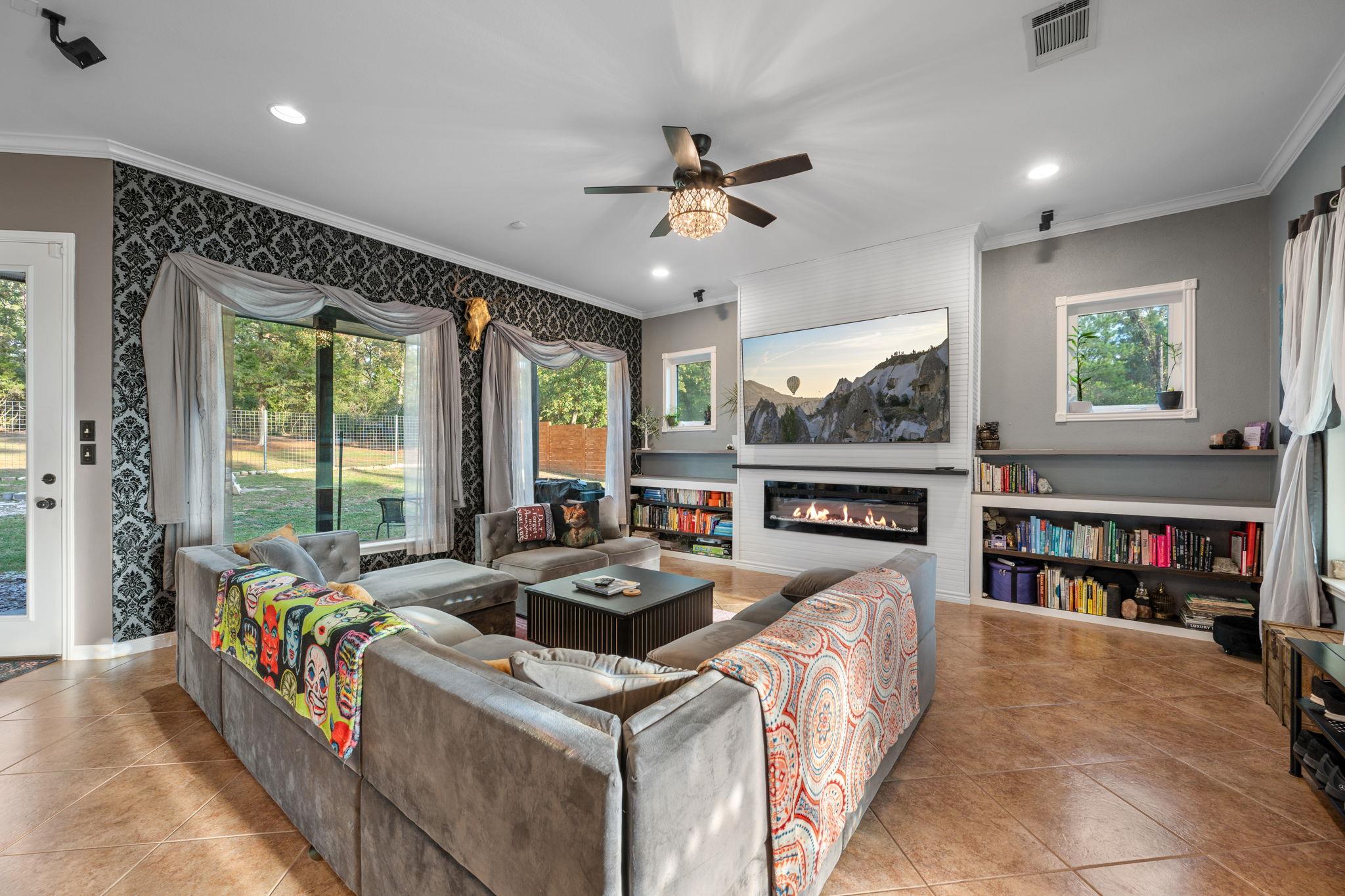 402 Pine Tree Loop, Bastrop, TX 78602