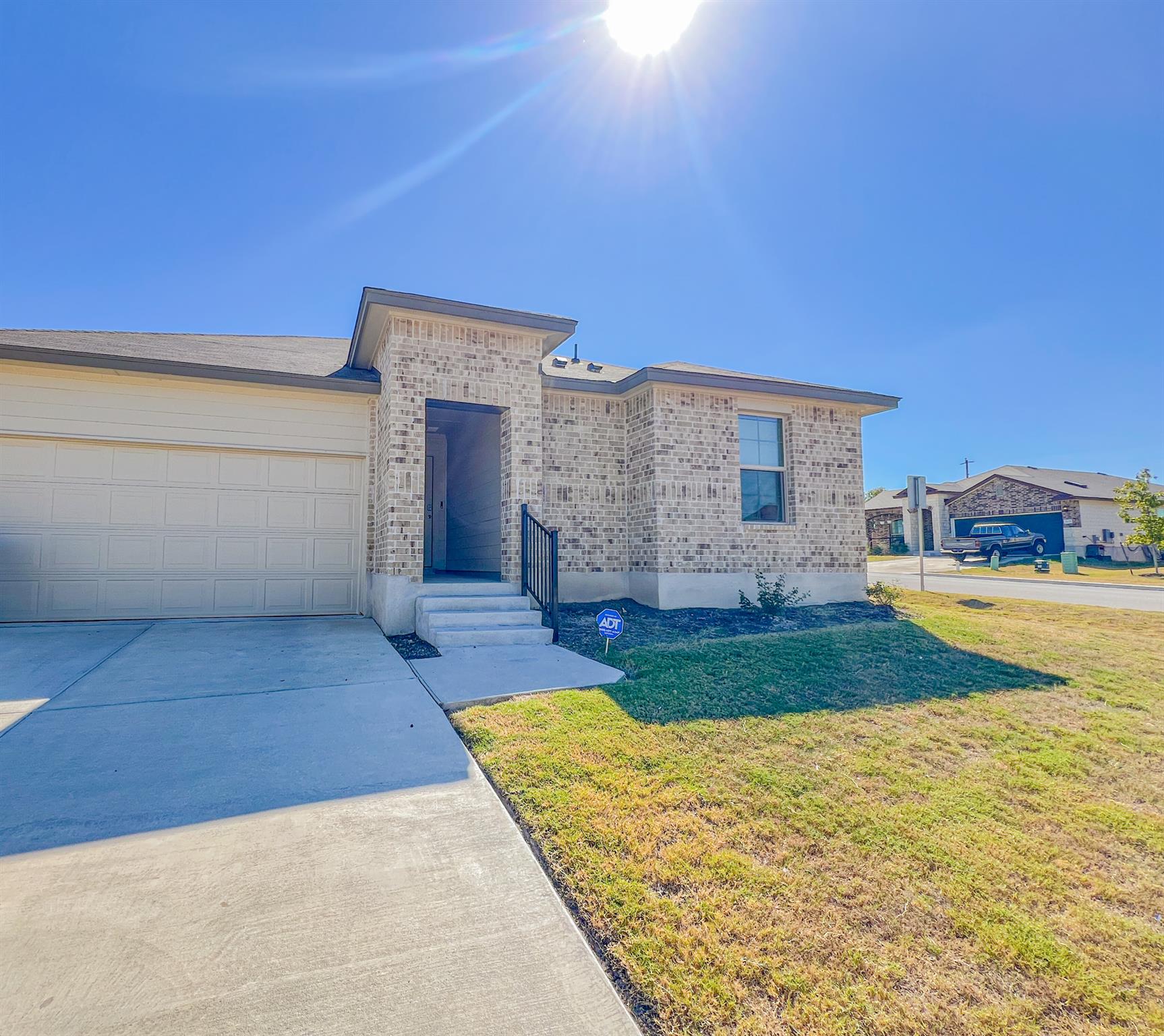 100 Taggart Trl, Jarrell, TX 76537