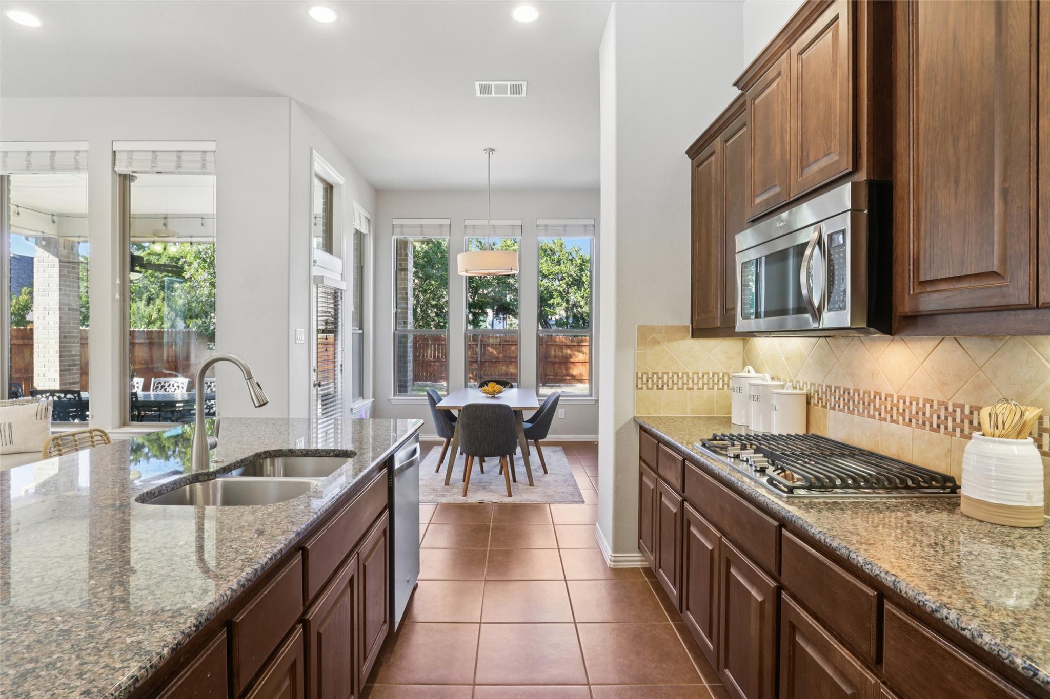 7906 Turnback Ledge Trl, Lago Vista, TX 78645