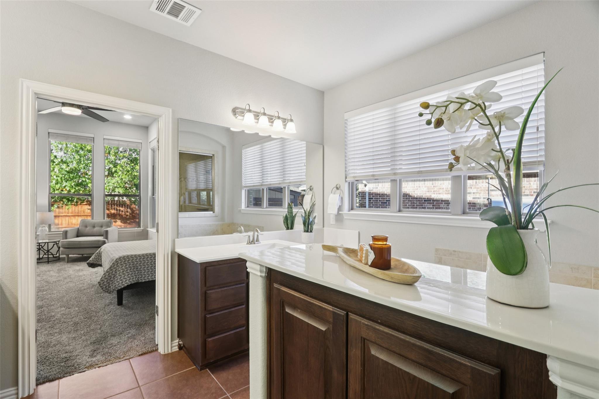 7906 Turnback Ledge Trl, Lago Vista, TX 78645