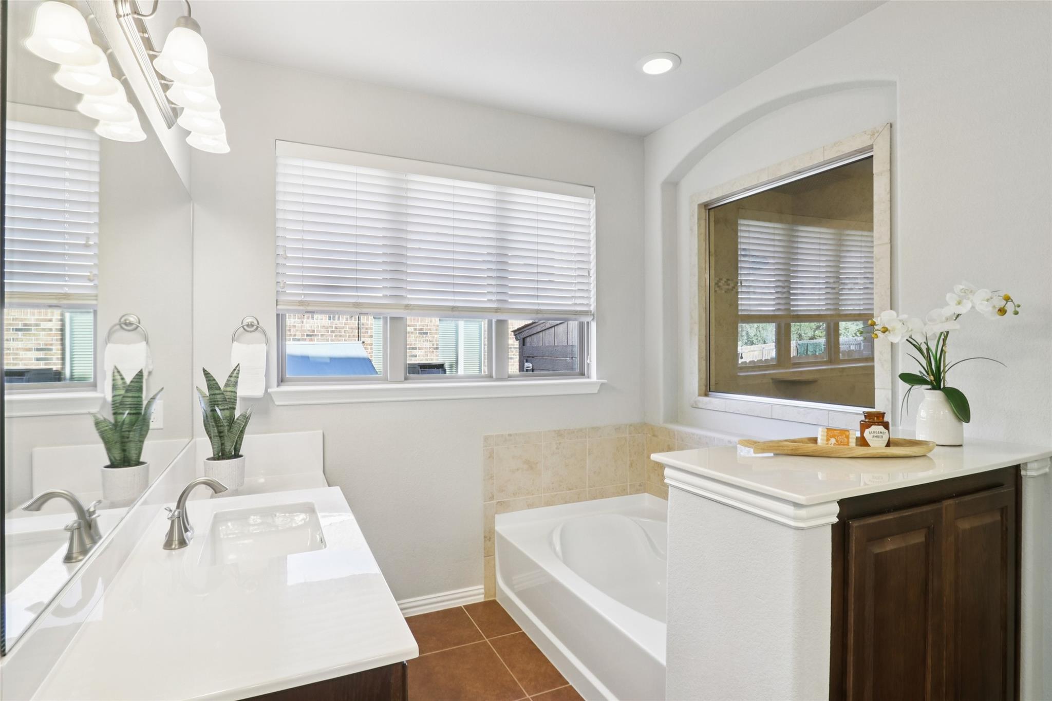 7906 Turnback Ledge Trl, Lago Vista, TX 78645