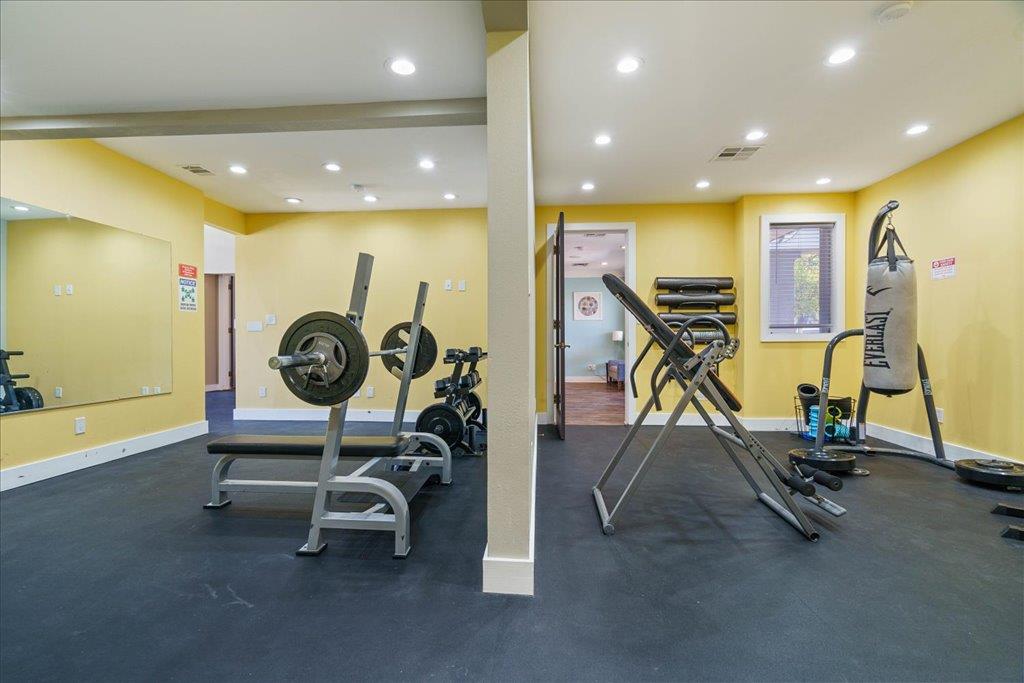 935 La Posada Dr # 158, Austin, TX 78752