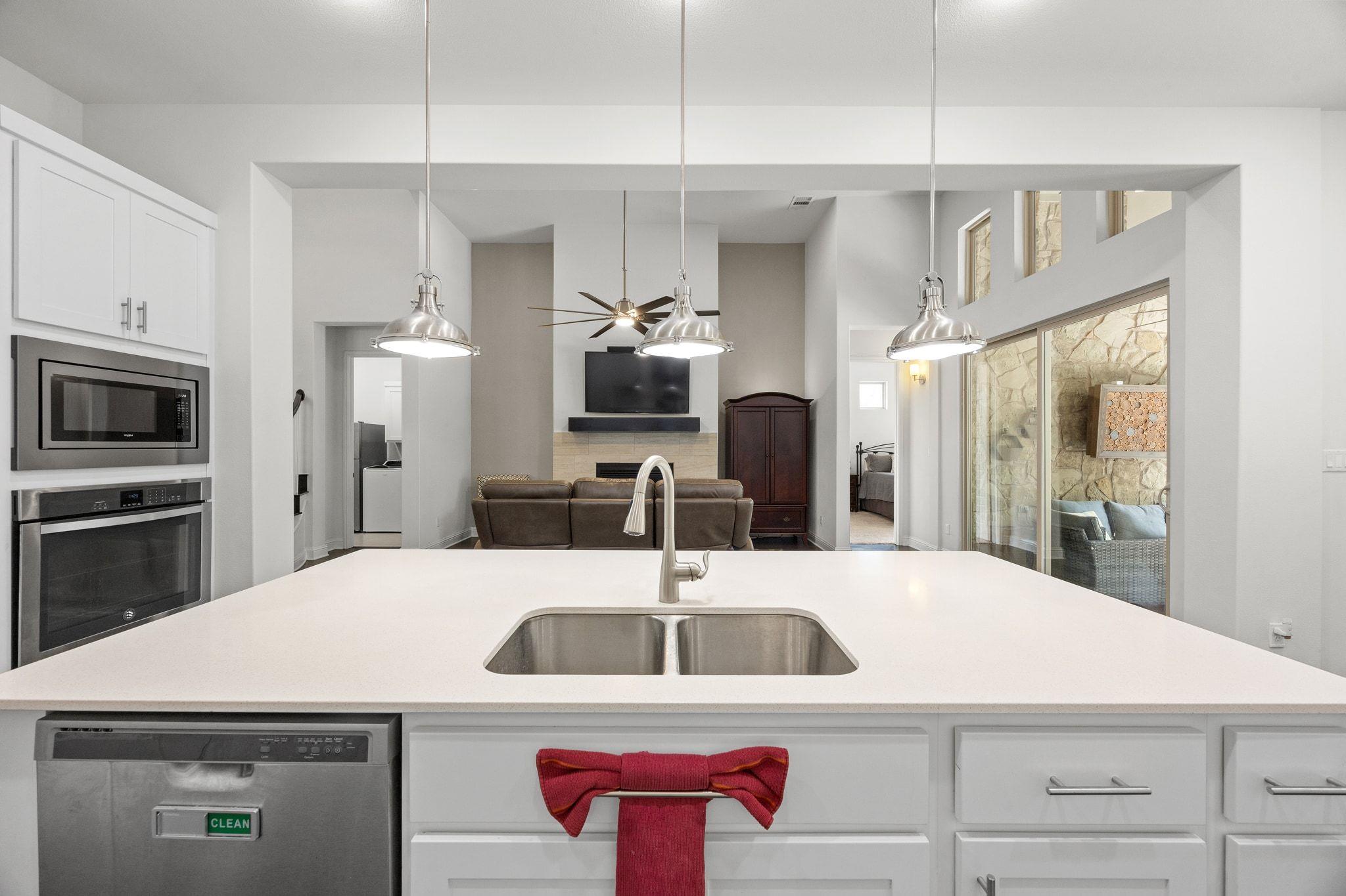 640 Goodnight Trl, Dripping Springs, TX 78620