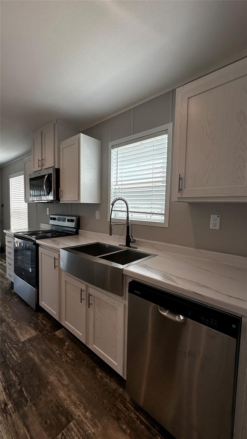 136 Caliza Dr, Bertram, TX 78605