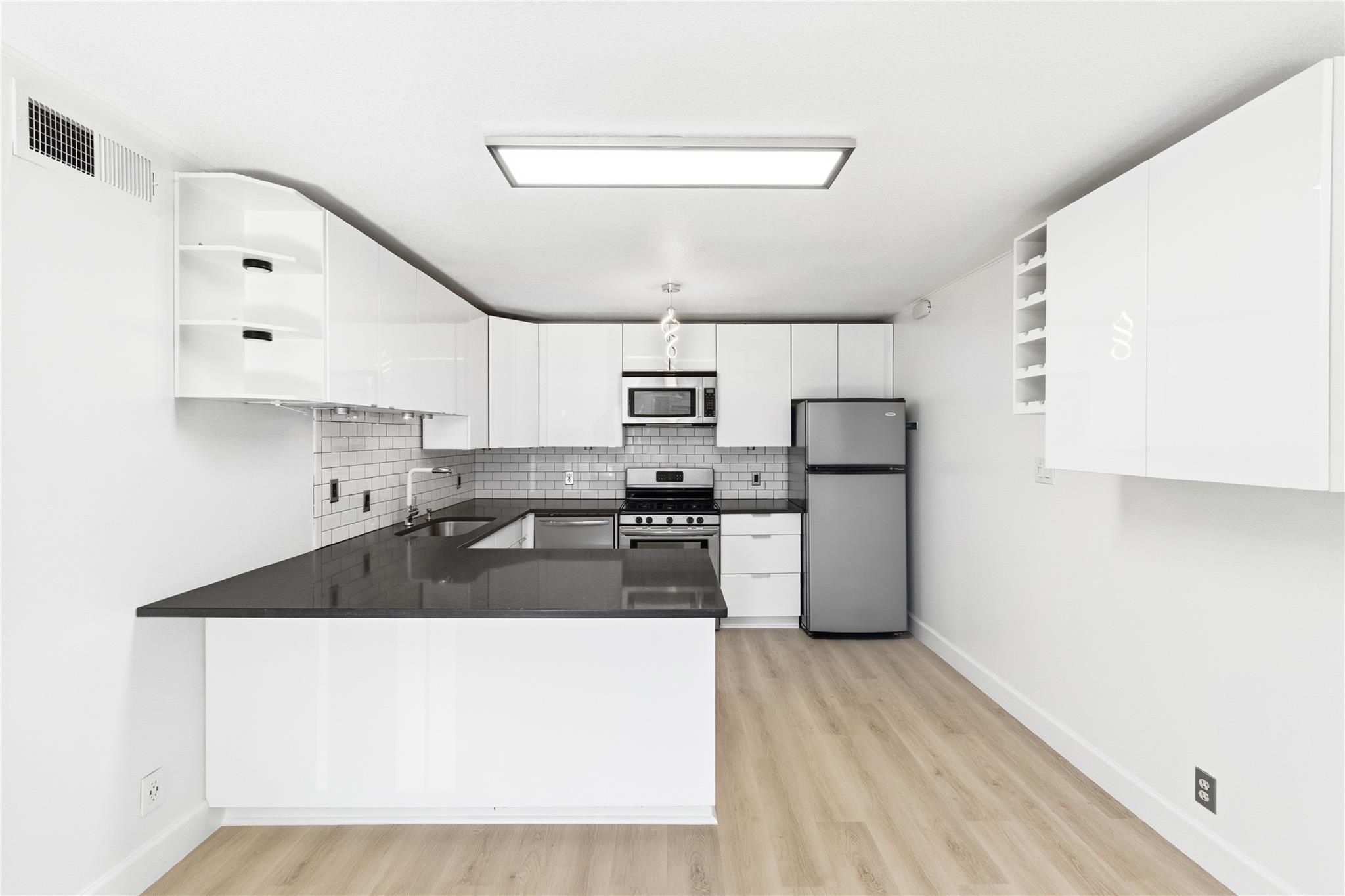 1304 Summit St # 102, Austin, TX 78741