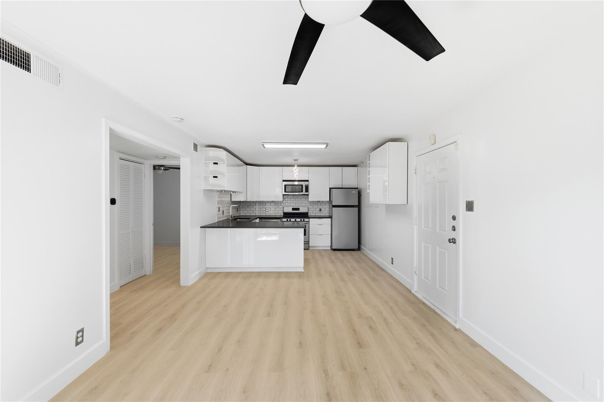 1304 Summit St # 102, Austin, TX 78741