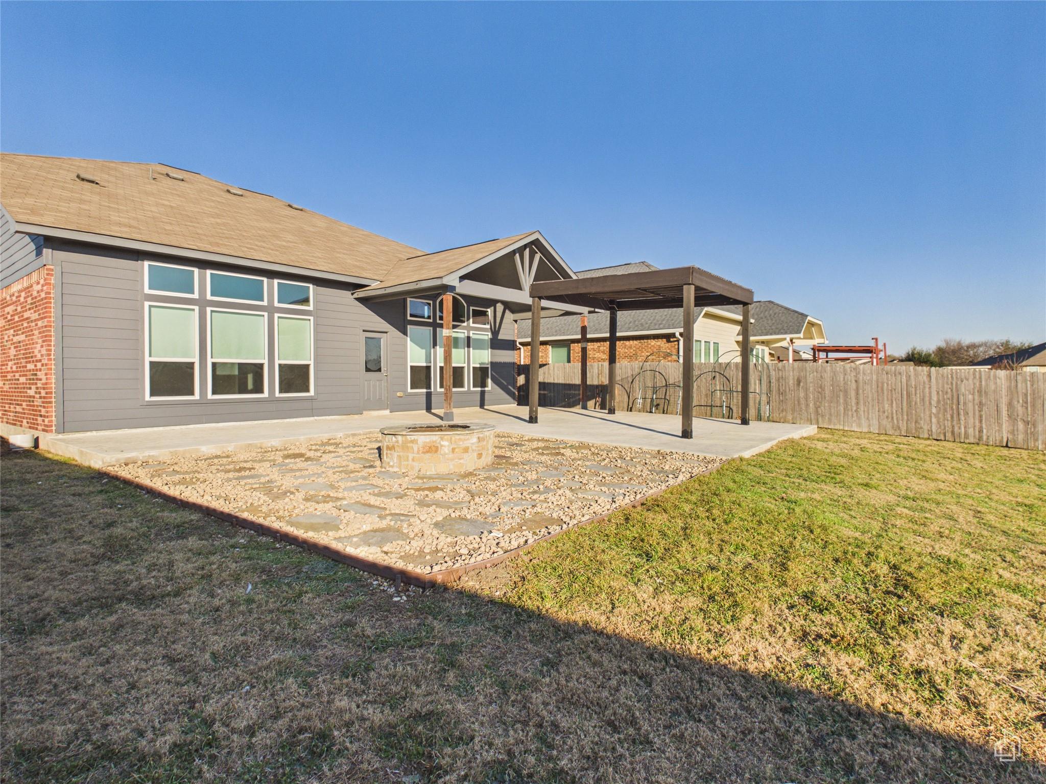 310 Hibiscus Dr, Hutto, TX 78634