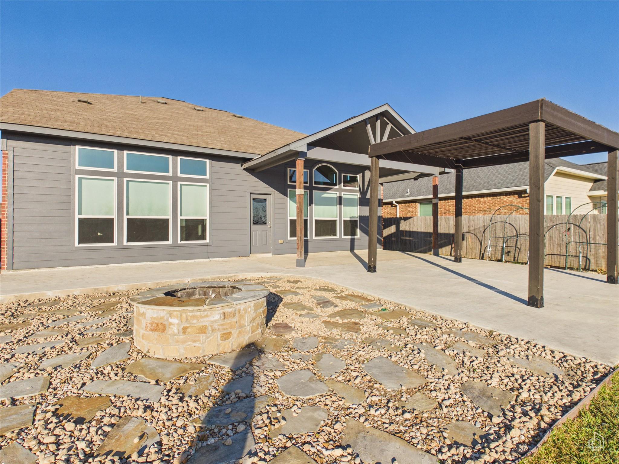 310 Hibiscus Dr, Hutto, TX 78634